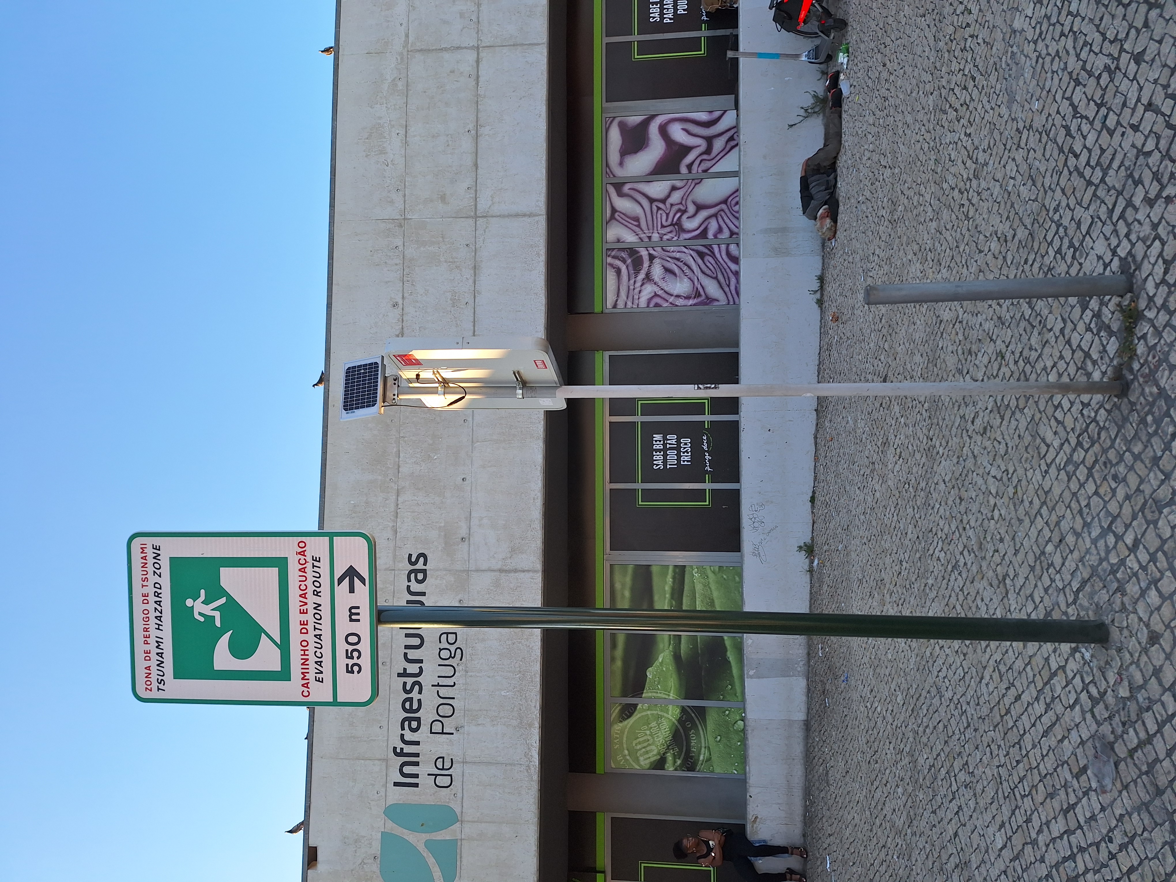 "Tsunami danger zone", Cais do Sodré Station, 2024 01
