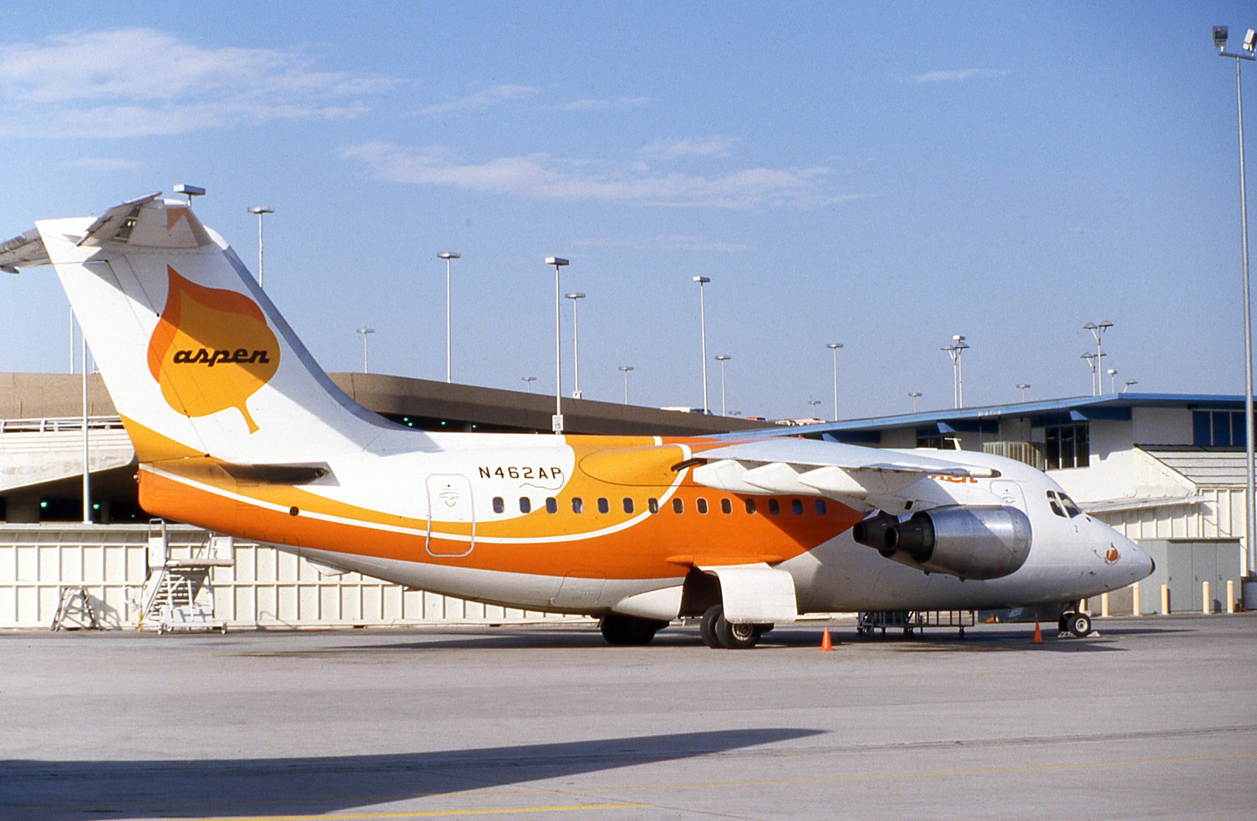 10-10-85 Denver-Stapleton N462AP