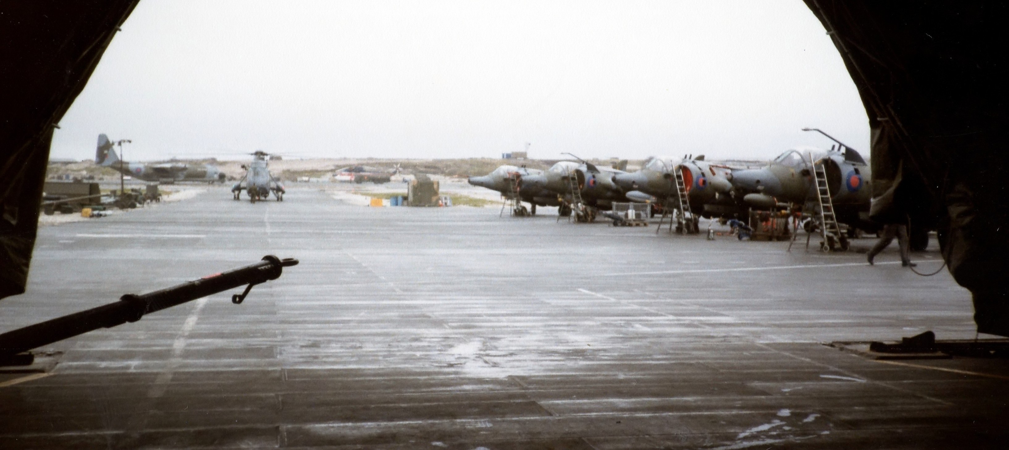 Panneau du vol 1453 depuis l'intérieur du Rubb, Falklands 1984