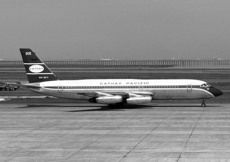 1968 05 01 HANEDA VR HFY Cathay Pacific Airways Convair CV-880