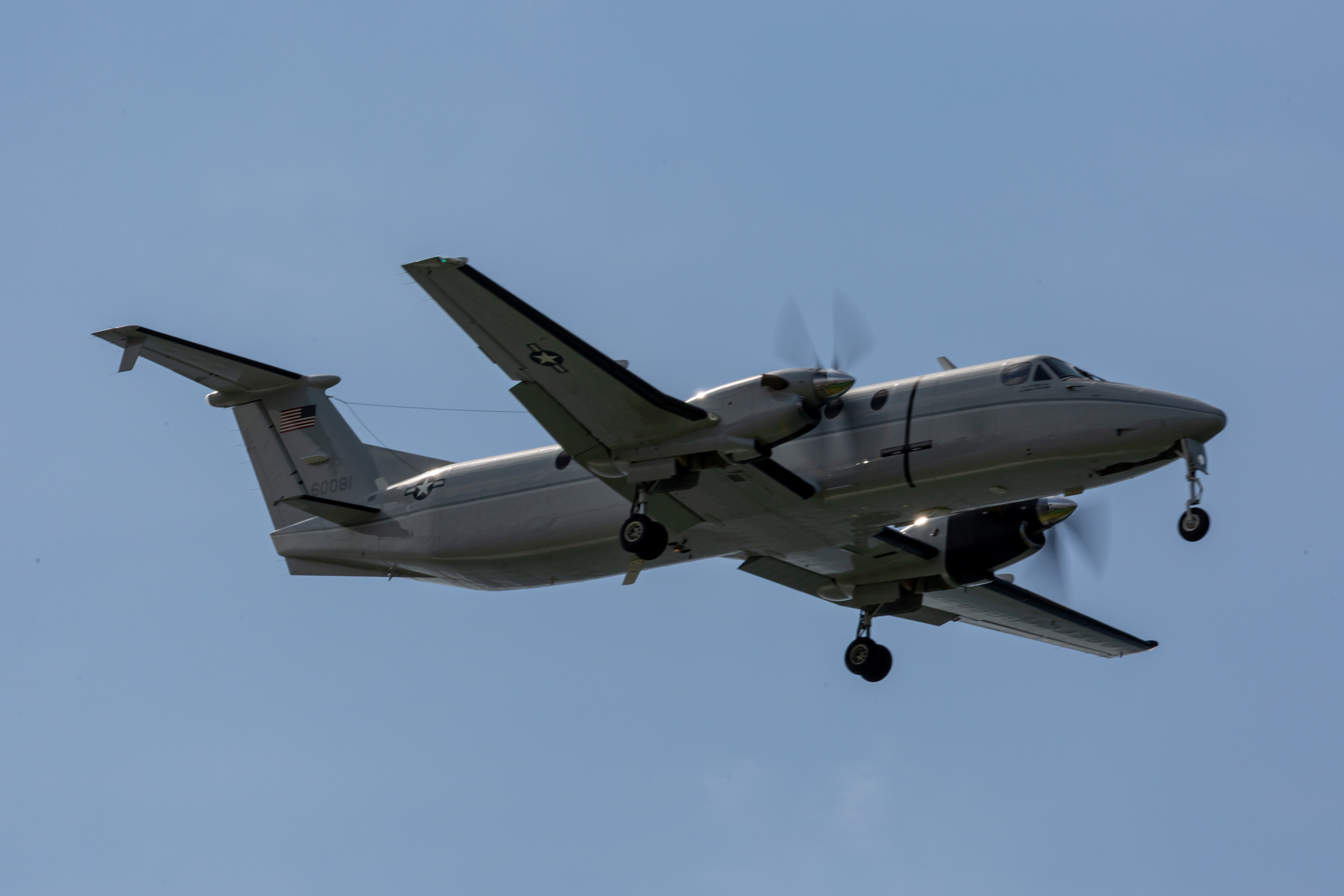 20190401, C-12J matrícula 86-0081, Base Aérea de Kadena AB-1