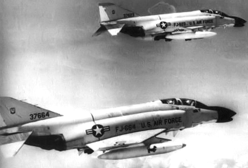 F-4C del 390.º Escuadrón de Caza Táctico volando sobre Vietnam