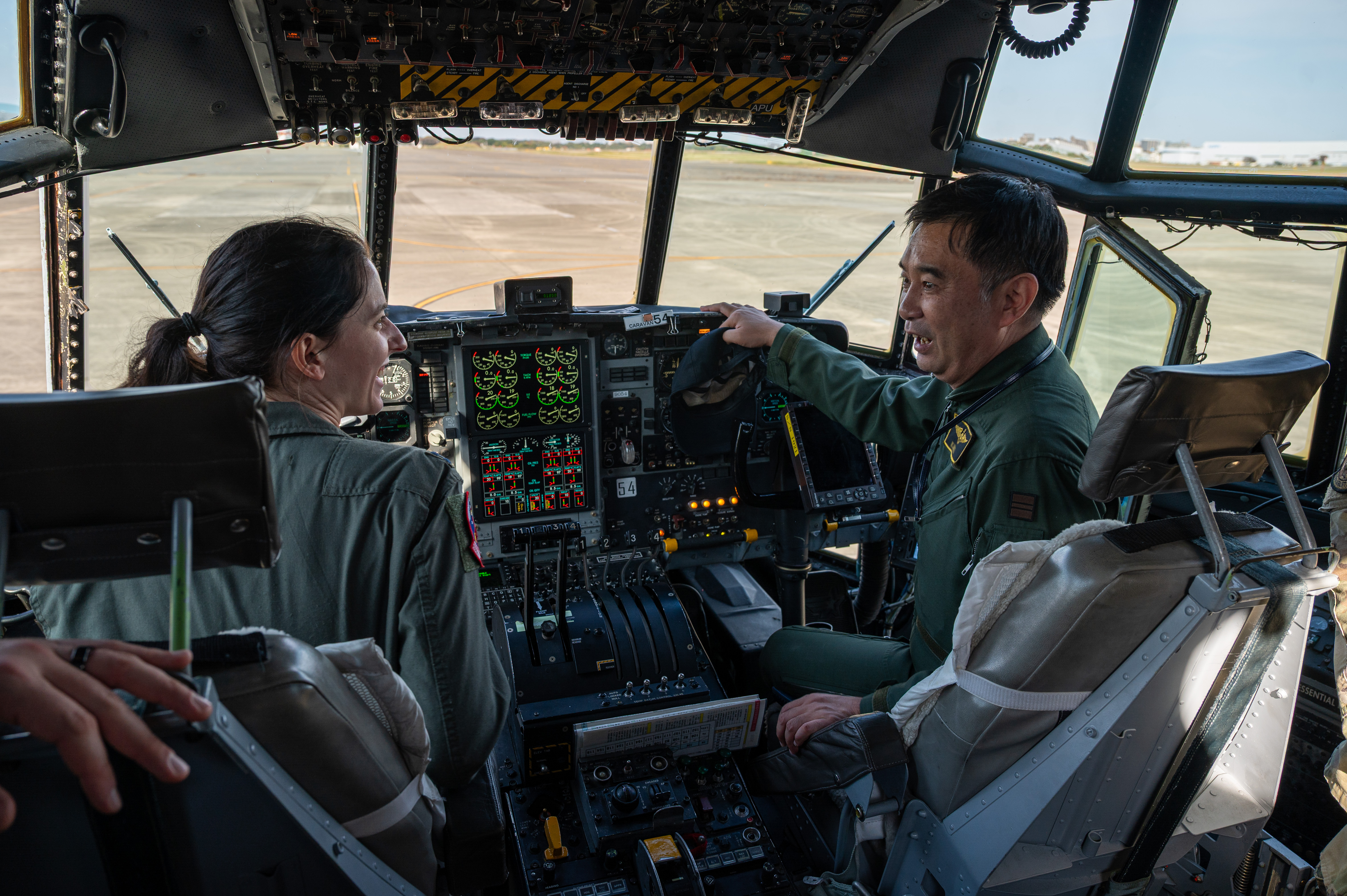 459, el 36.º AS participa en un intercambio bilateral de expertos (SME) con la JMSDF