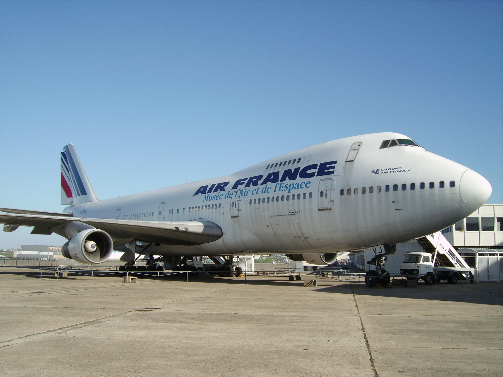 747-100
