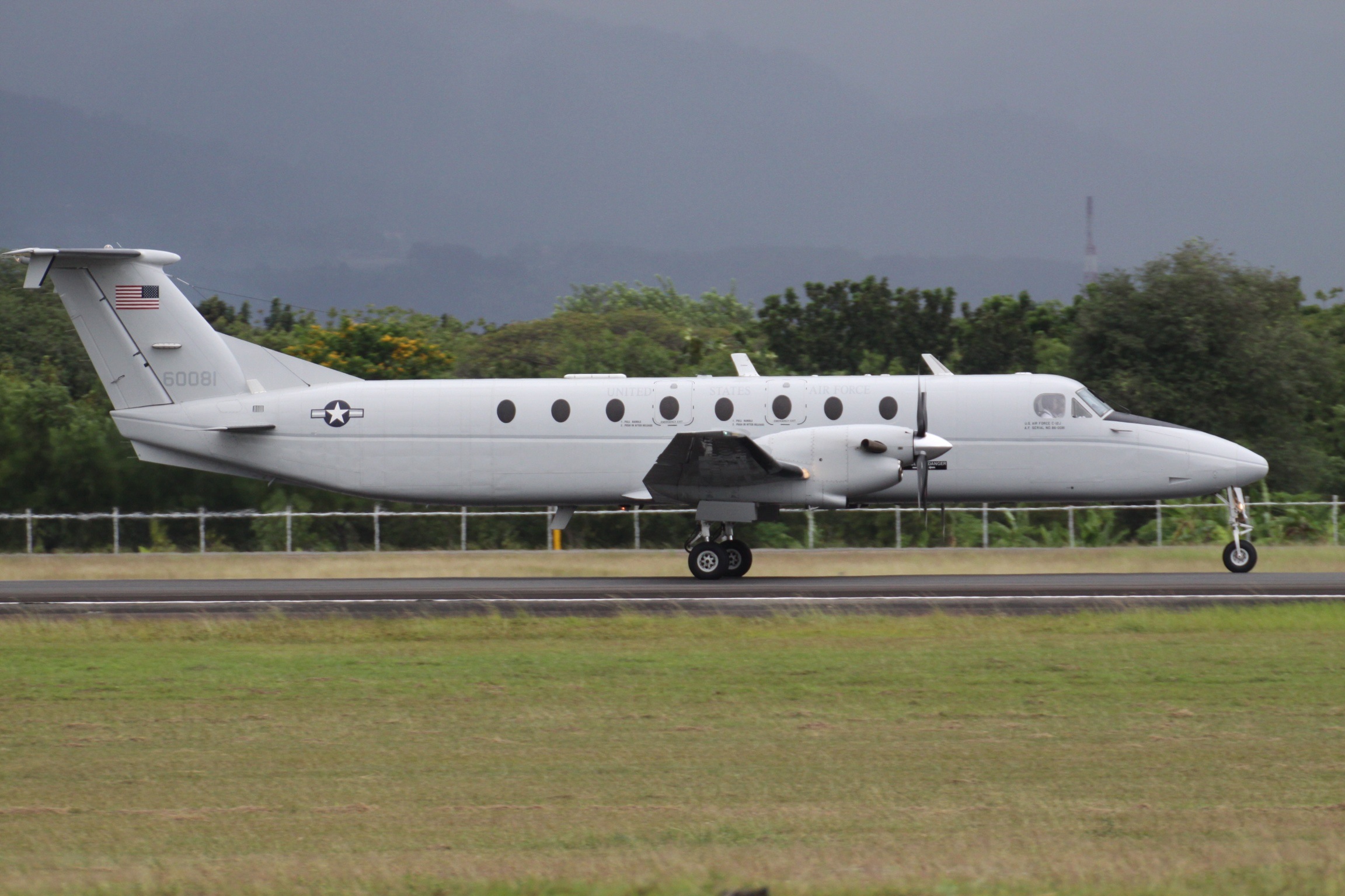 86-0081 Beechcraft Be 1900 ( C-12J ) United States Air Force