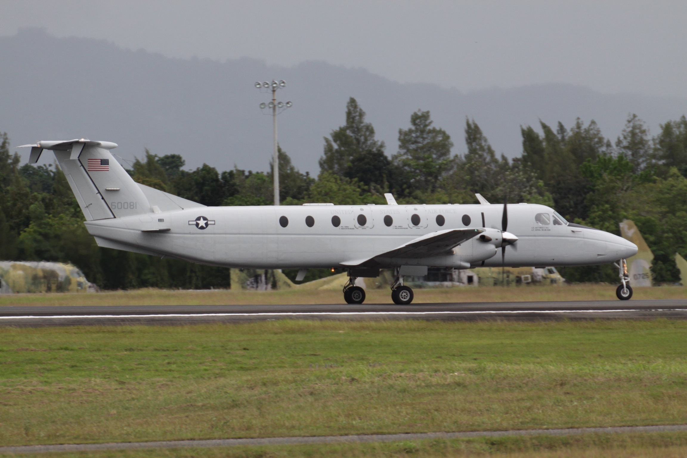 86-0081 Beechcraft Be 1900 ( C-12J ) United States Air Force
