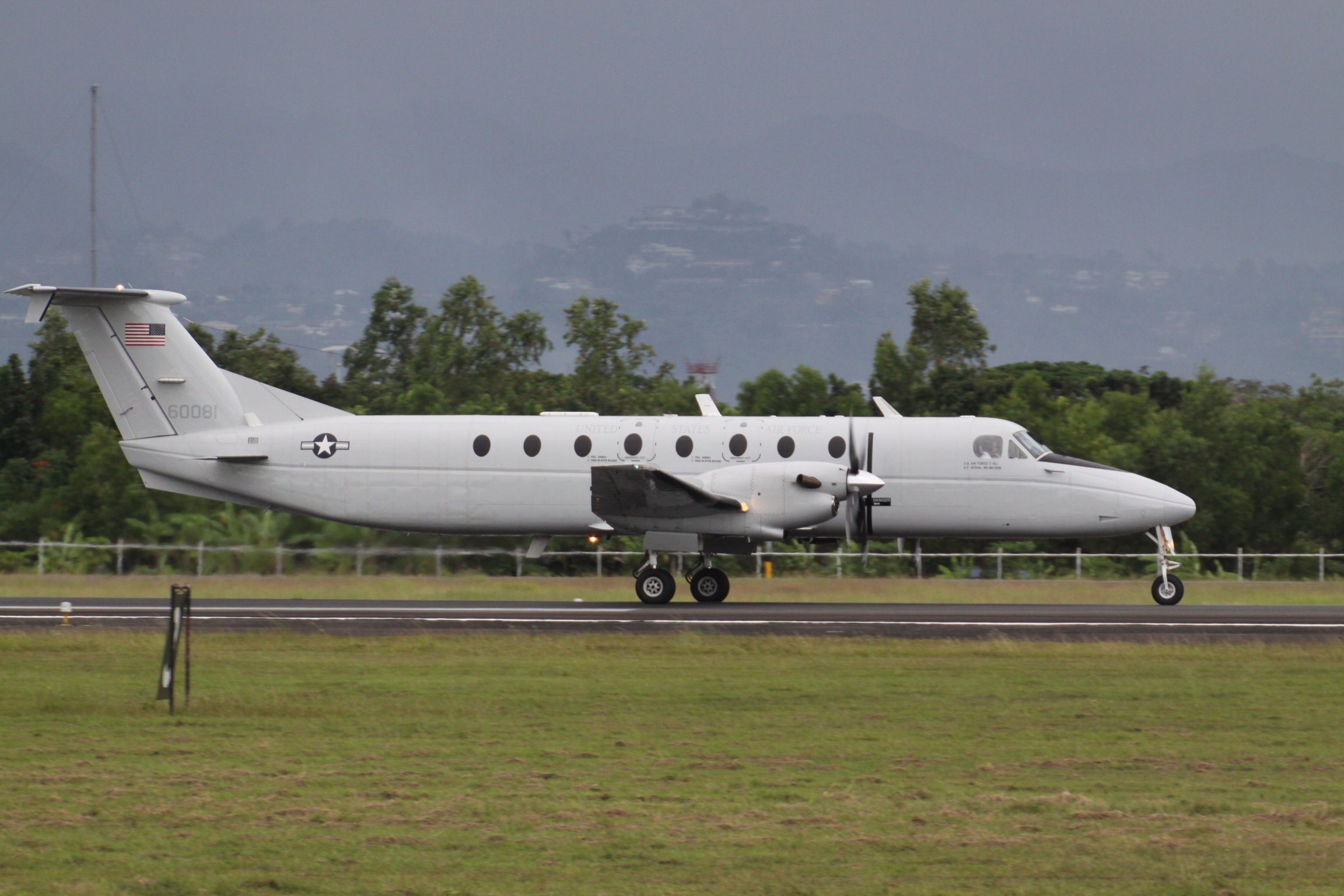 86-0081 Beechcraft Be 1900 ( C-12J ) United States Air Force