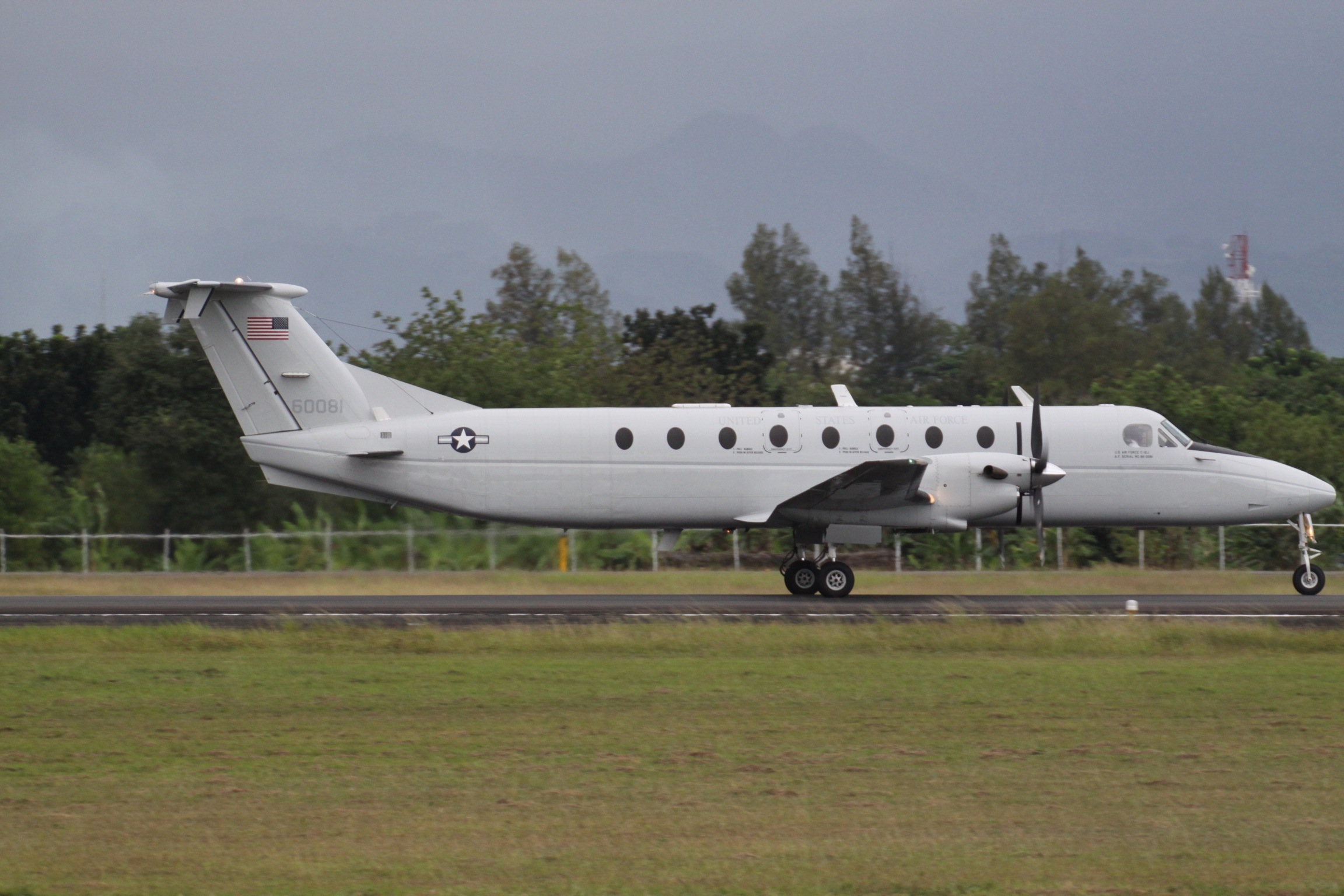 86-0081 Beechcraft Be 1900 ( C-12J ) United States Air Force