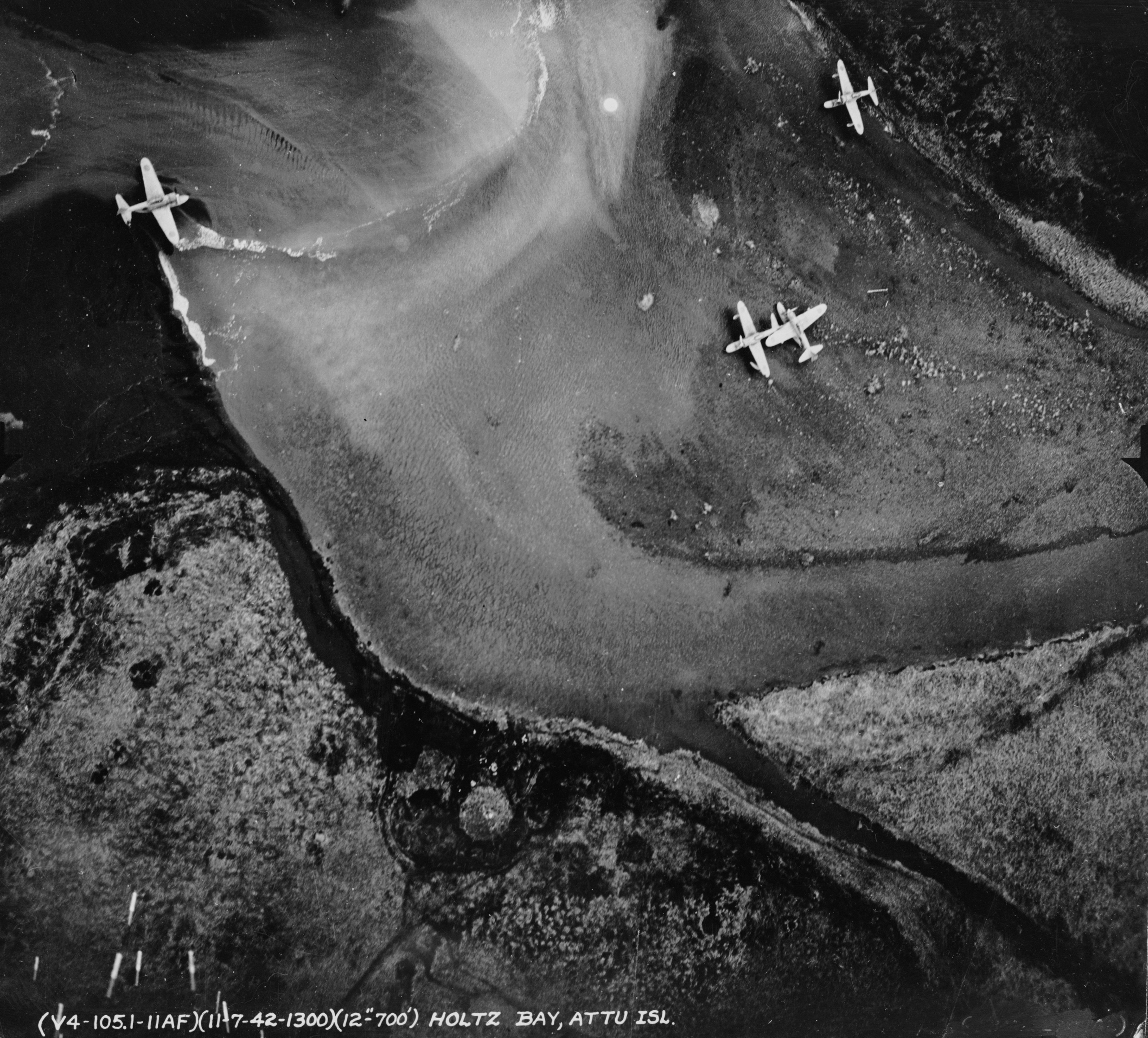 A6M2-N Rufe en la bahía de Holtz, 1942