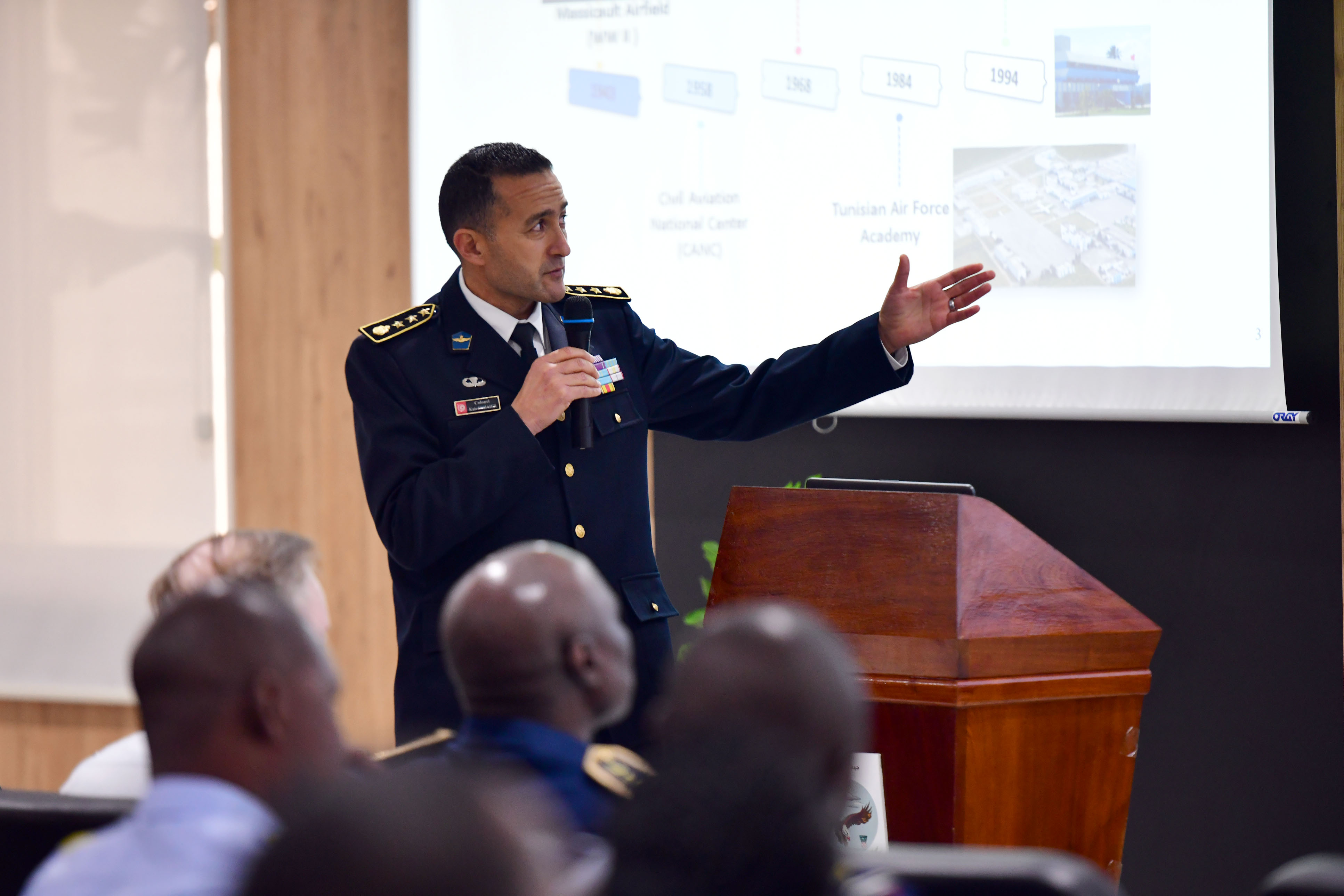 I partecipanti all'AACS 2024 visitano l'Accademia dell'Aeronautica Militare tunisina