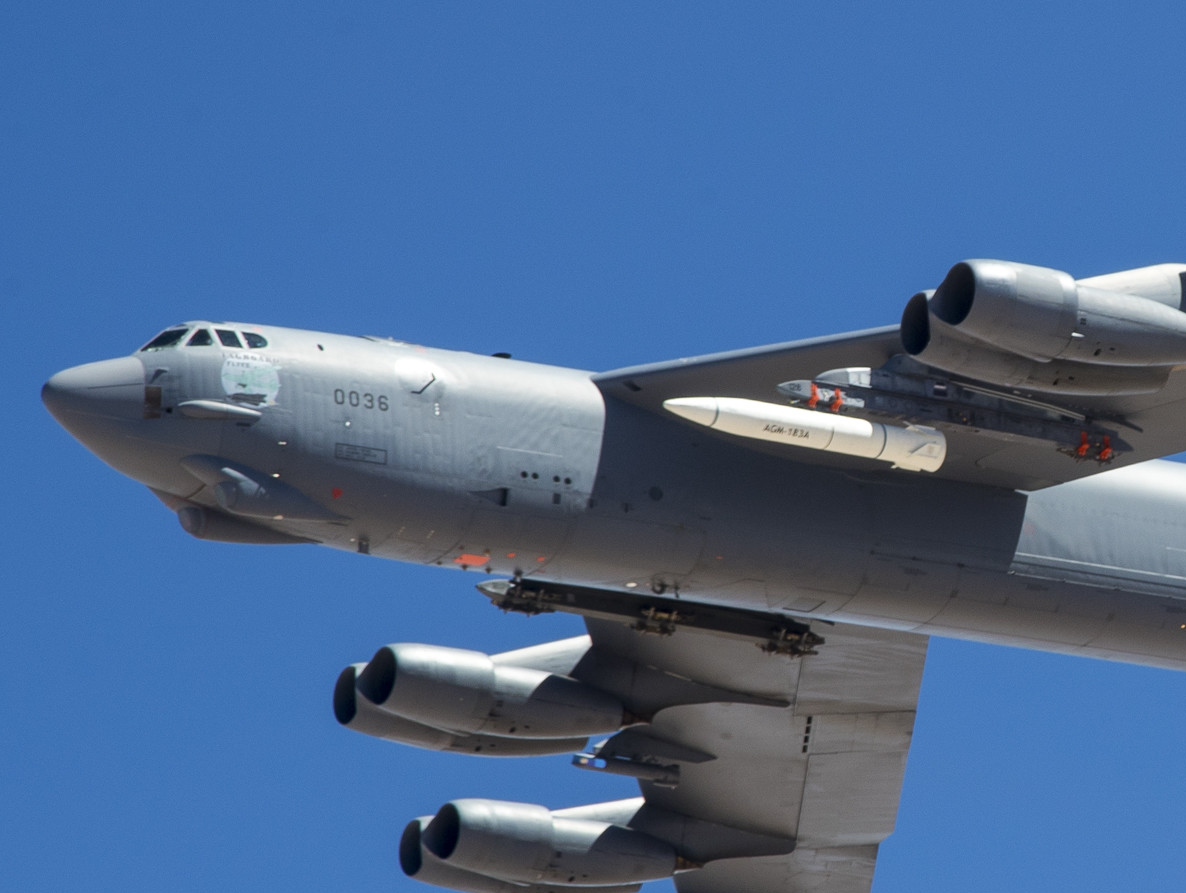 AGM-183A ARRW sur un B-52, juin 2019 (190612 F-HP195 0014) (recadrée)