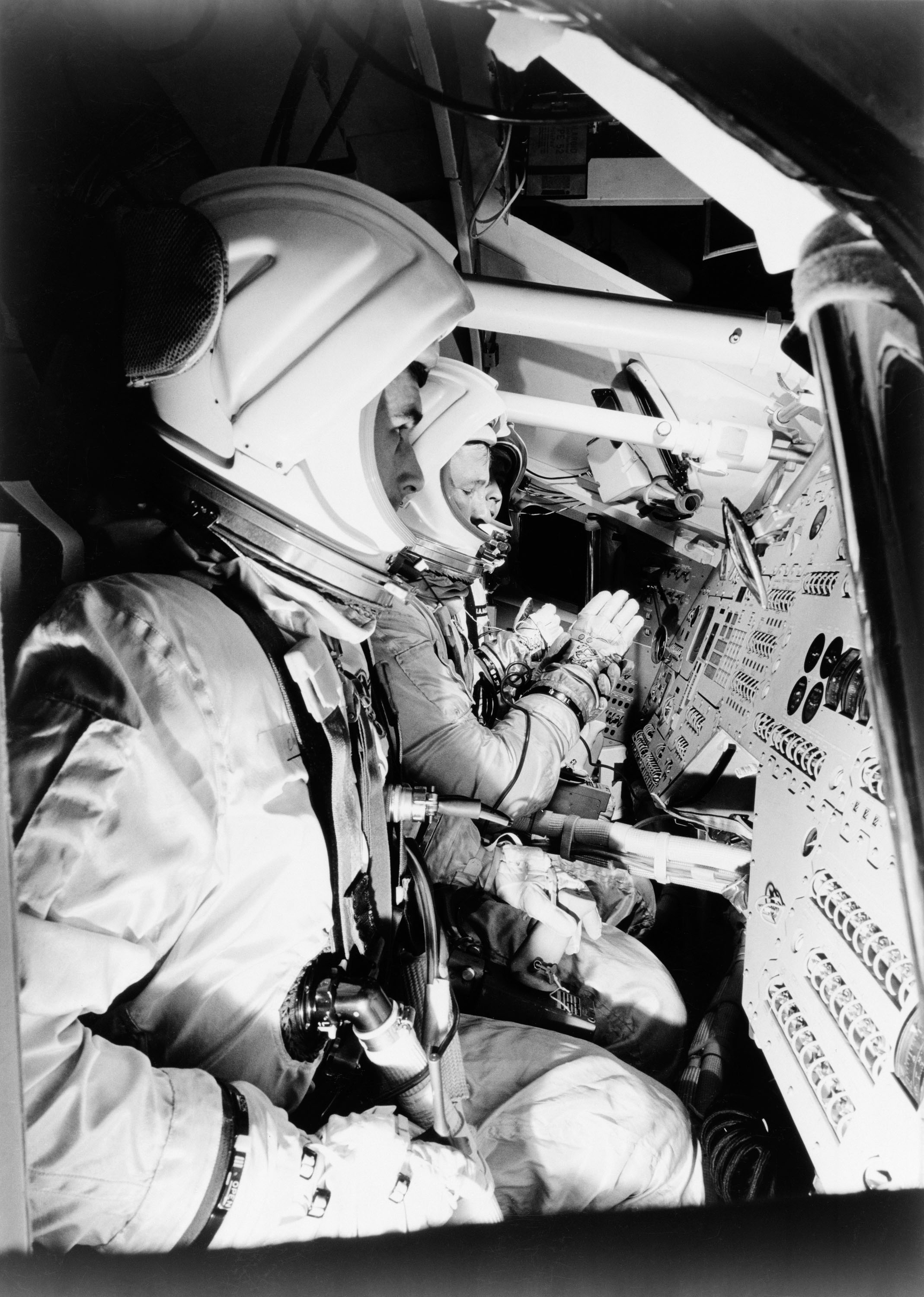 APOLLO SATURN MISSION 204 (CRITICAL DESIGN REVIEW ACTIVITY) (MOCKUP NO. 2) - ASTRONAUT EDWARD H. WHITE - TRAINING - NORTH AMERICAN AVIATION (NAA), CA