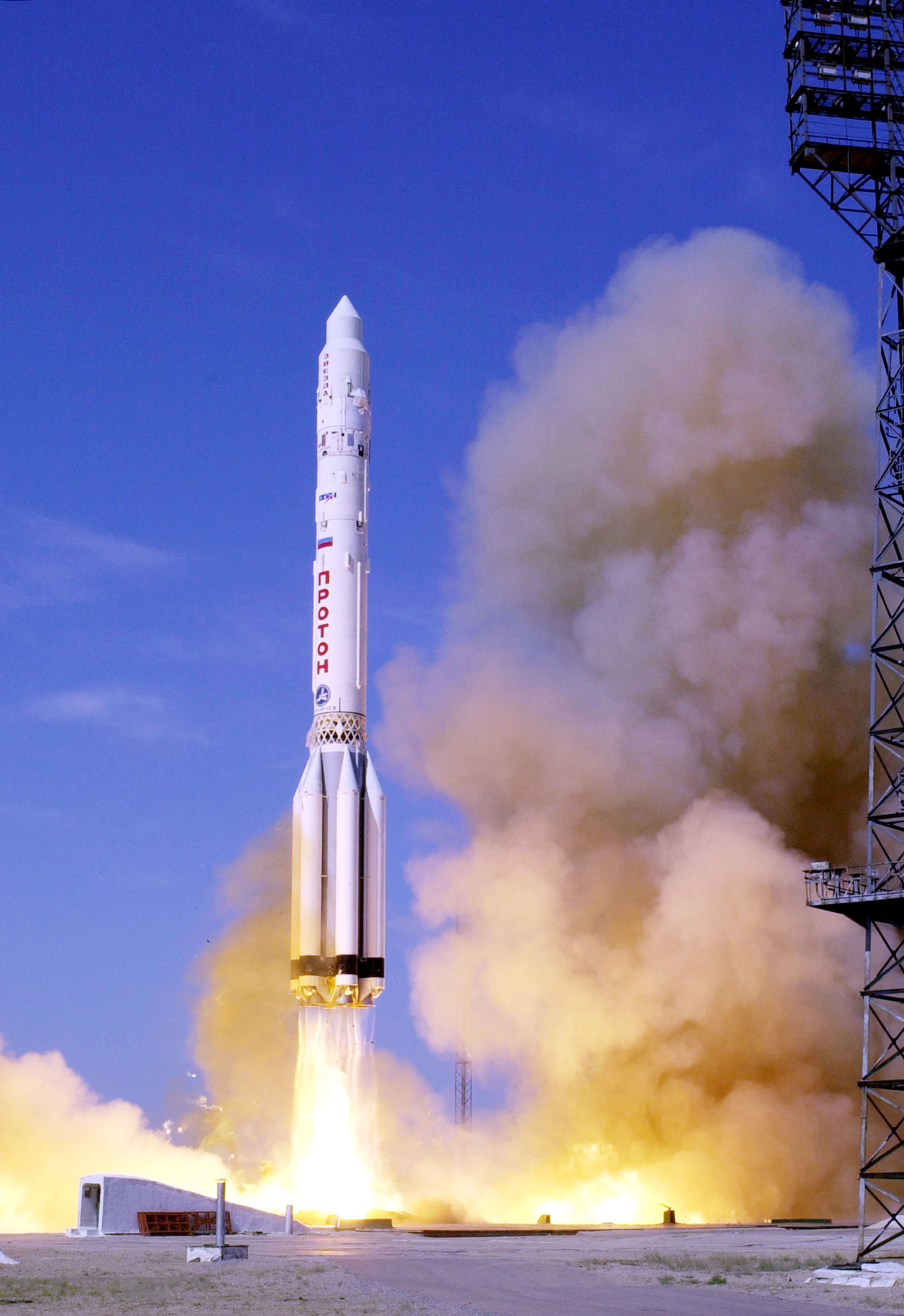 A Proton-K lifts off from Baikonur with the Zvezda service module, 12 July 2000
