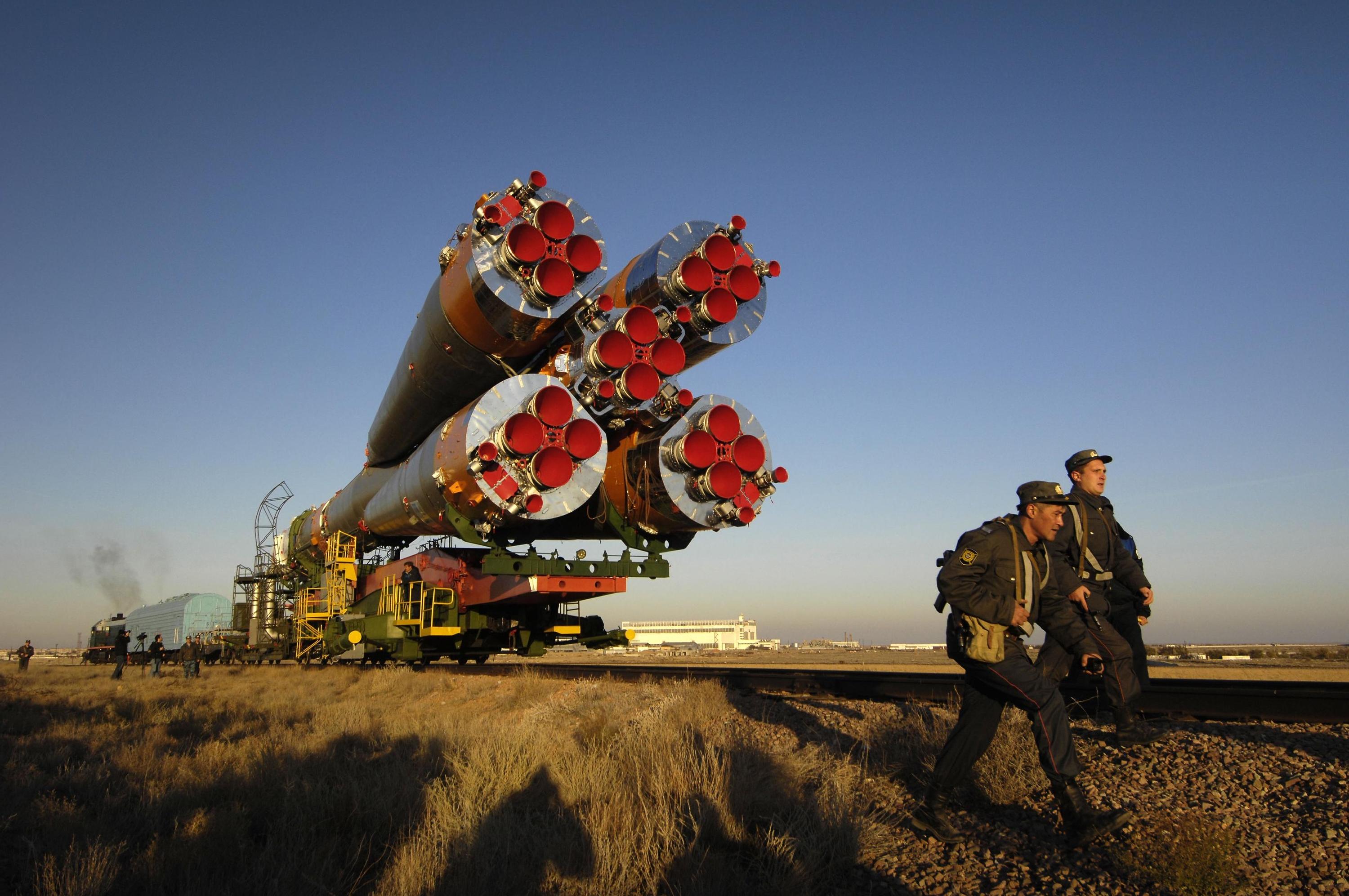 Un razzo Soyuz nella steppa kazaka di Baikonur