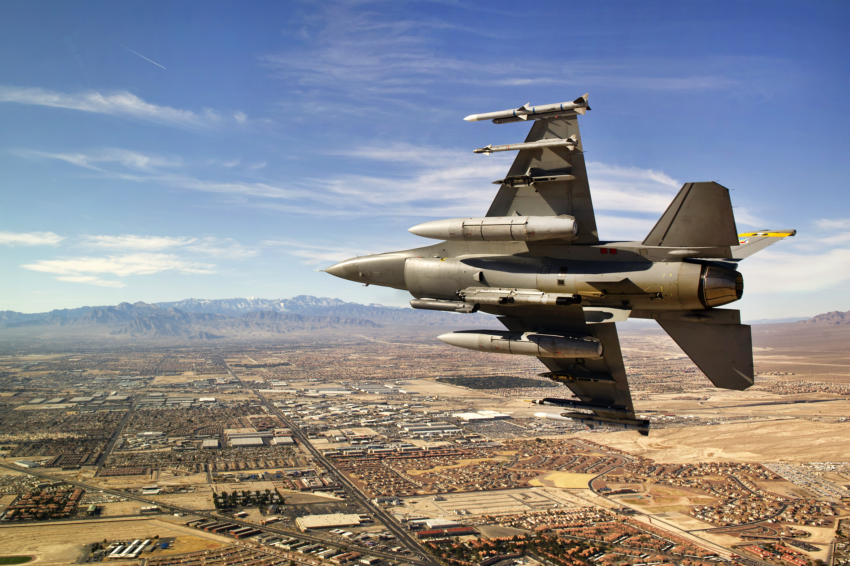 A USAF F-16 pilot breaking right on final approach over northern Las Vegas