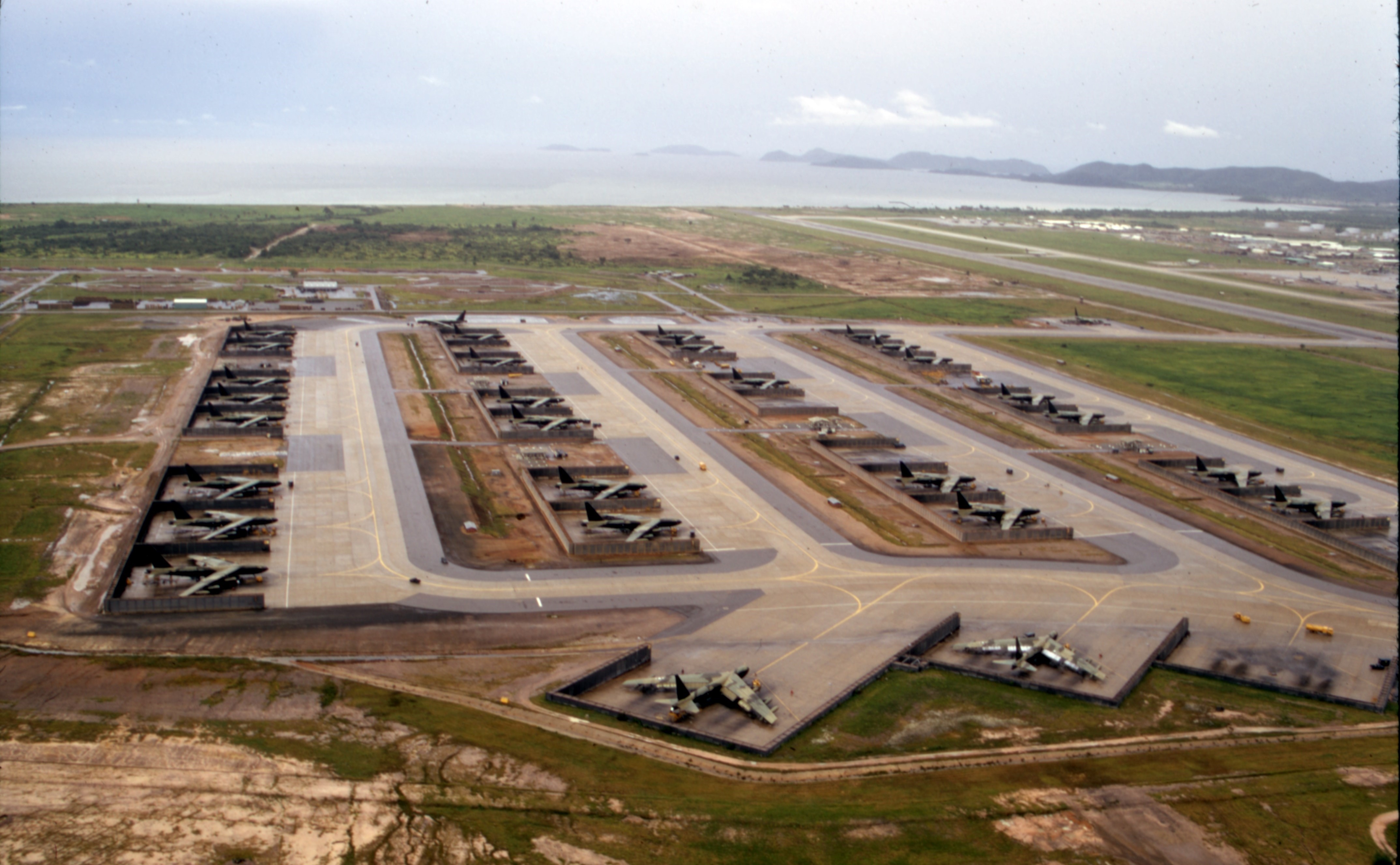 Vue aérienne de B-52 à U-Tapao, septembre 1972