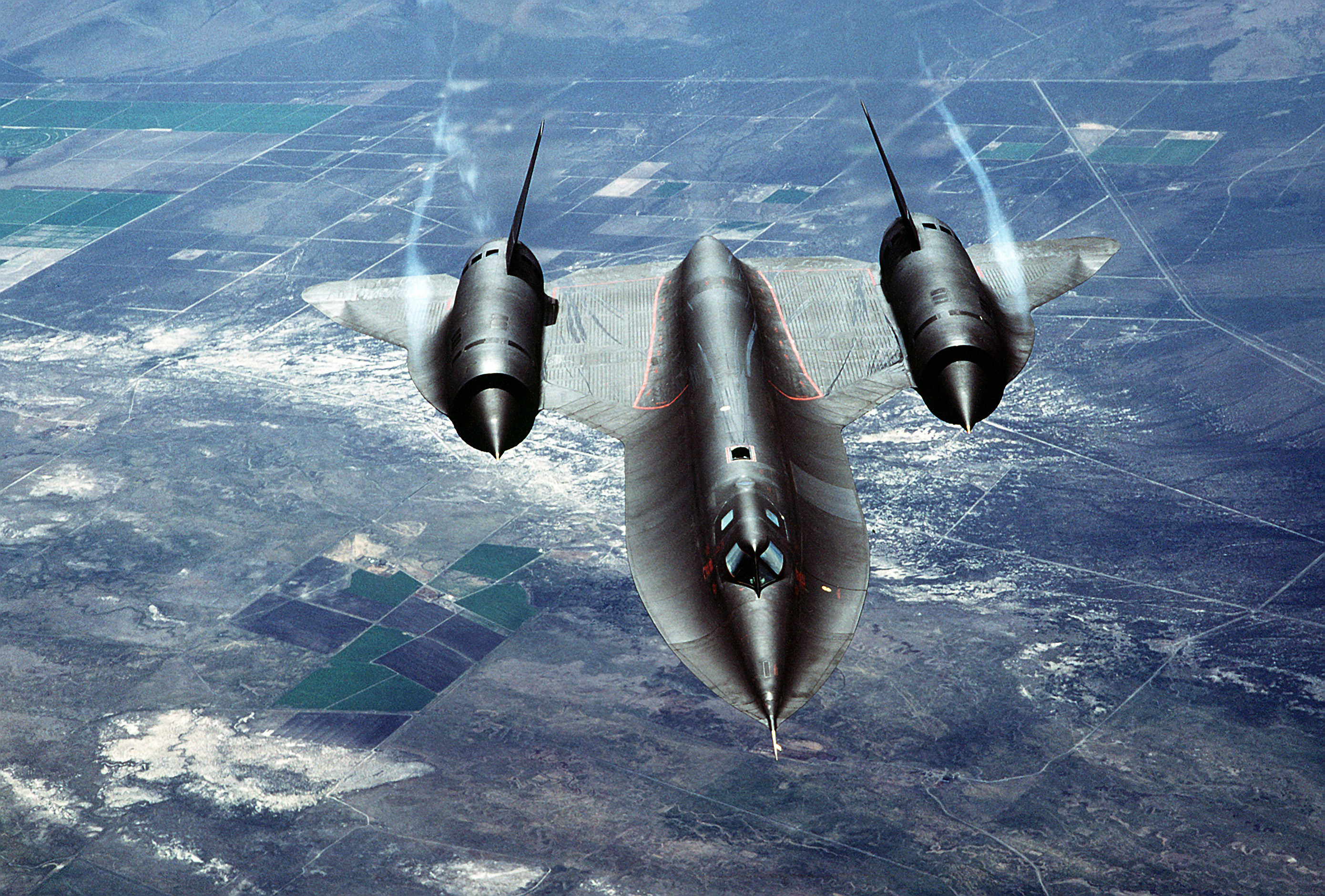 Vista aria-aria frontale dall'alto di un SR-71A da ricognizione strategica