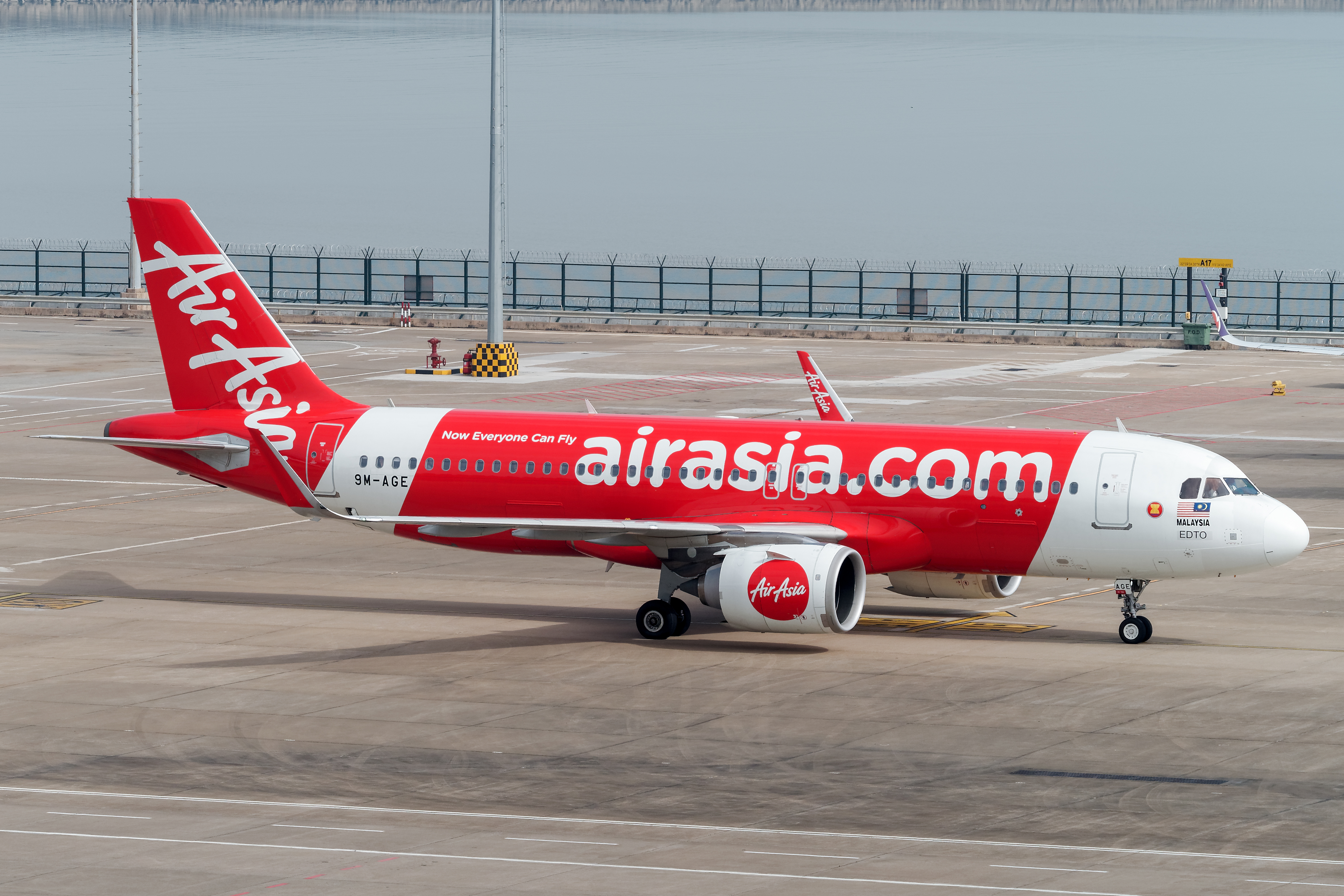 Air Asia Airbus A320Neo 9M AGE
