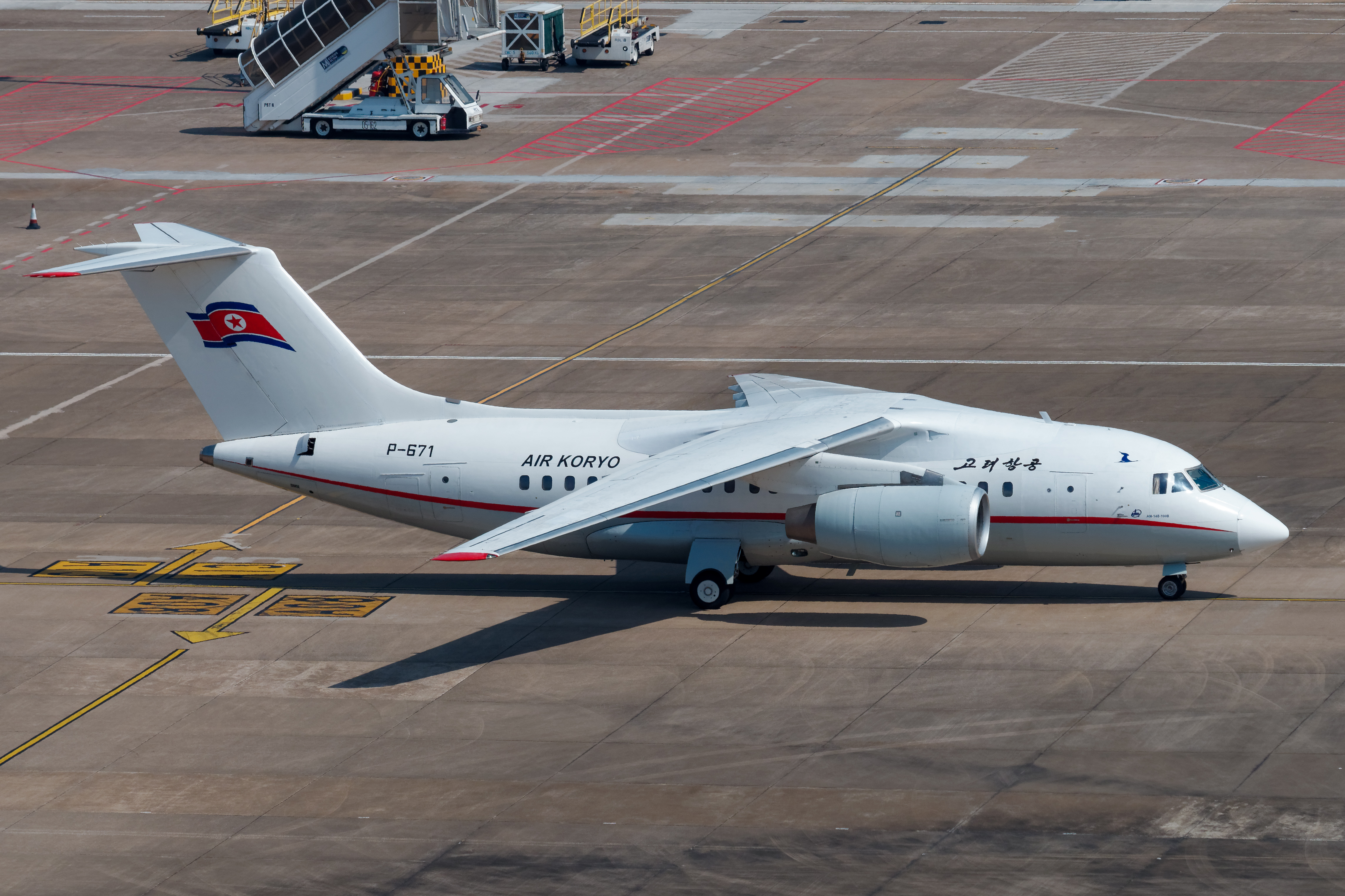 Air Koryo Antonov An-148-100B P-671 aterrissando