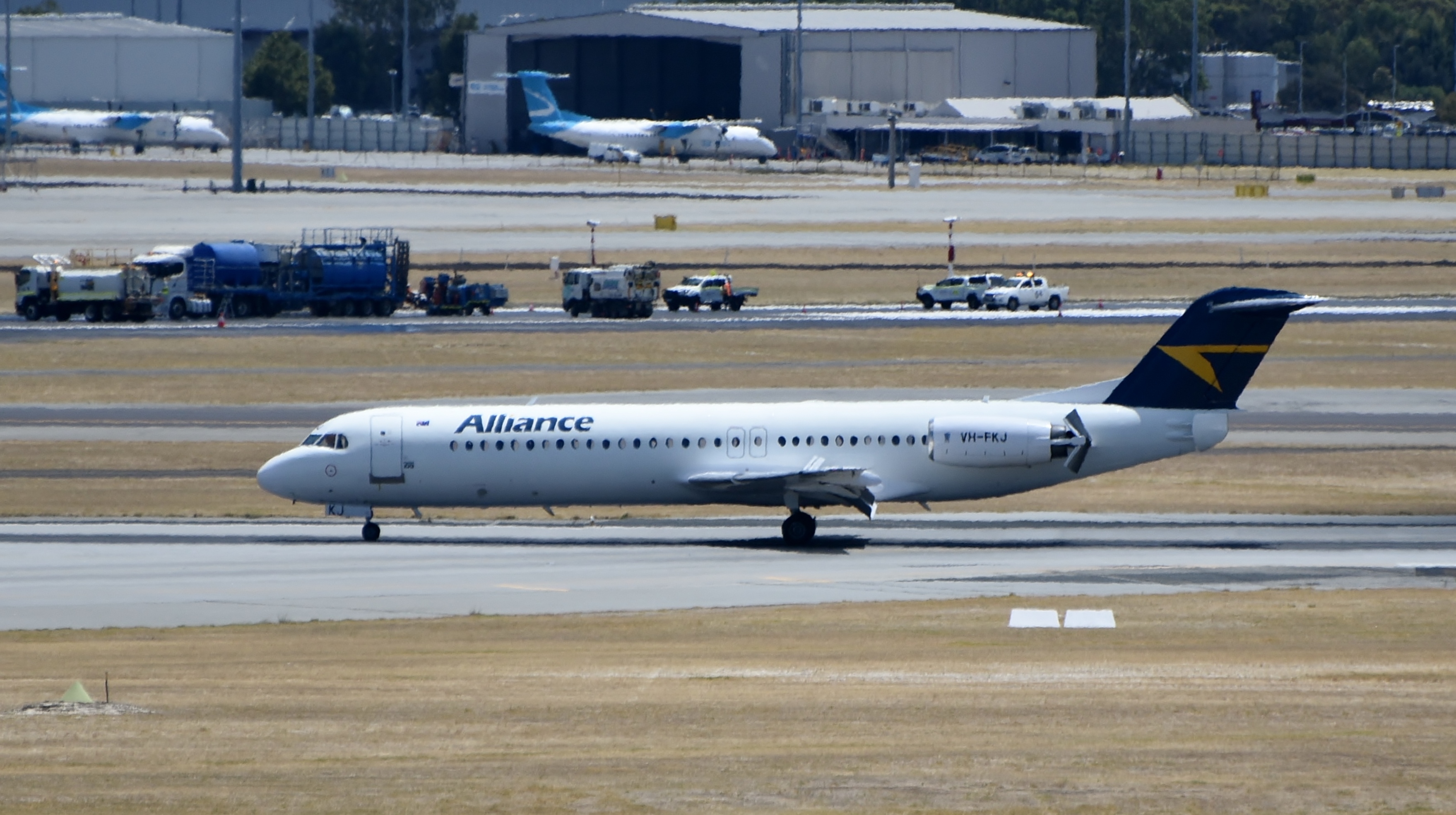 Alliance Airlines Fokker 100 VH-FKJ Perth 2025 (01)