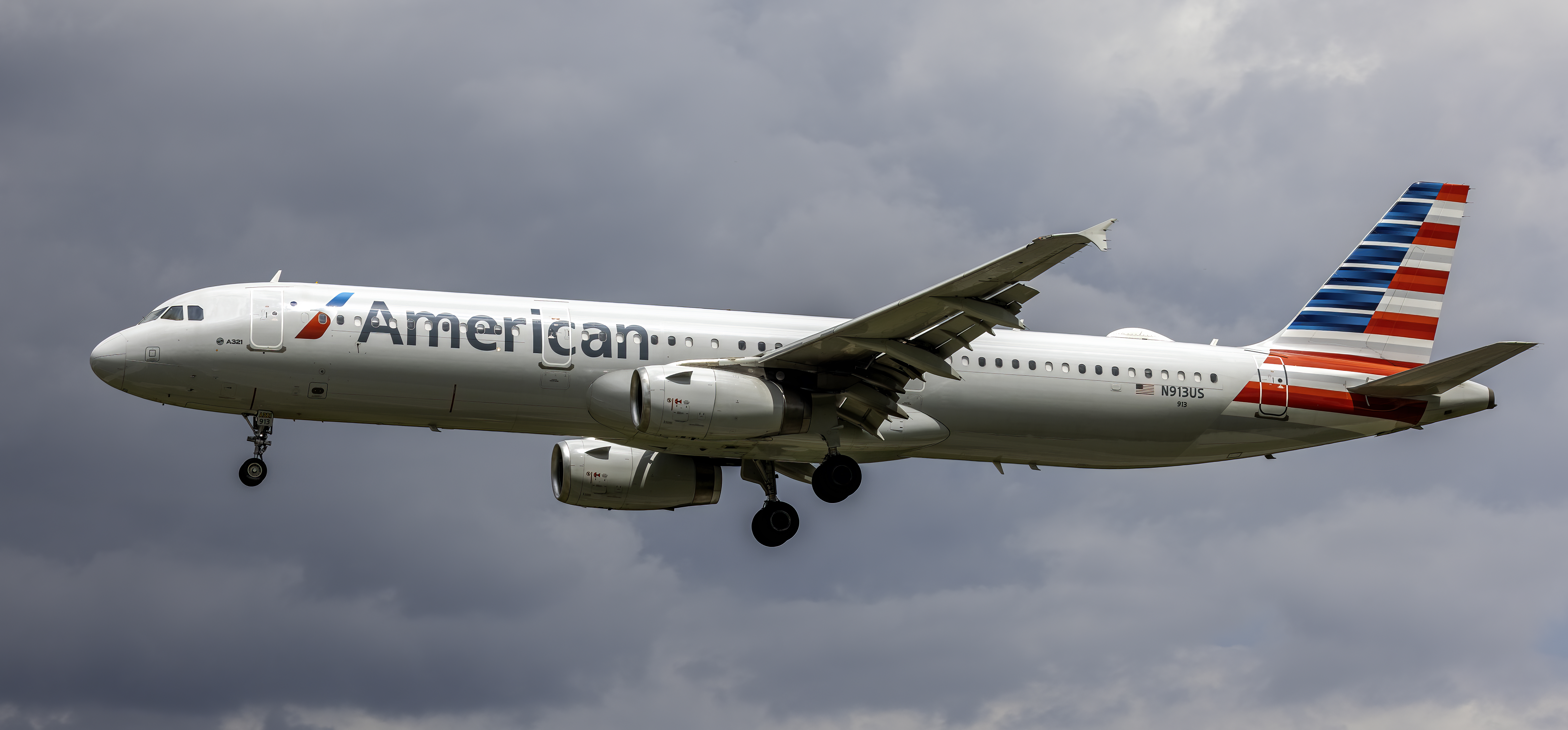 American Airbus A321 N913US BWI MD1