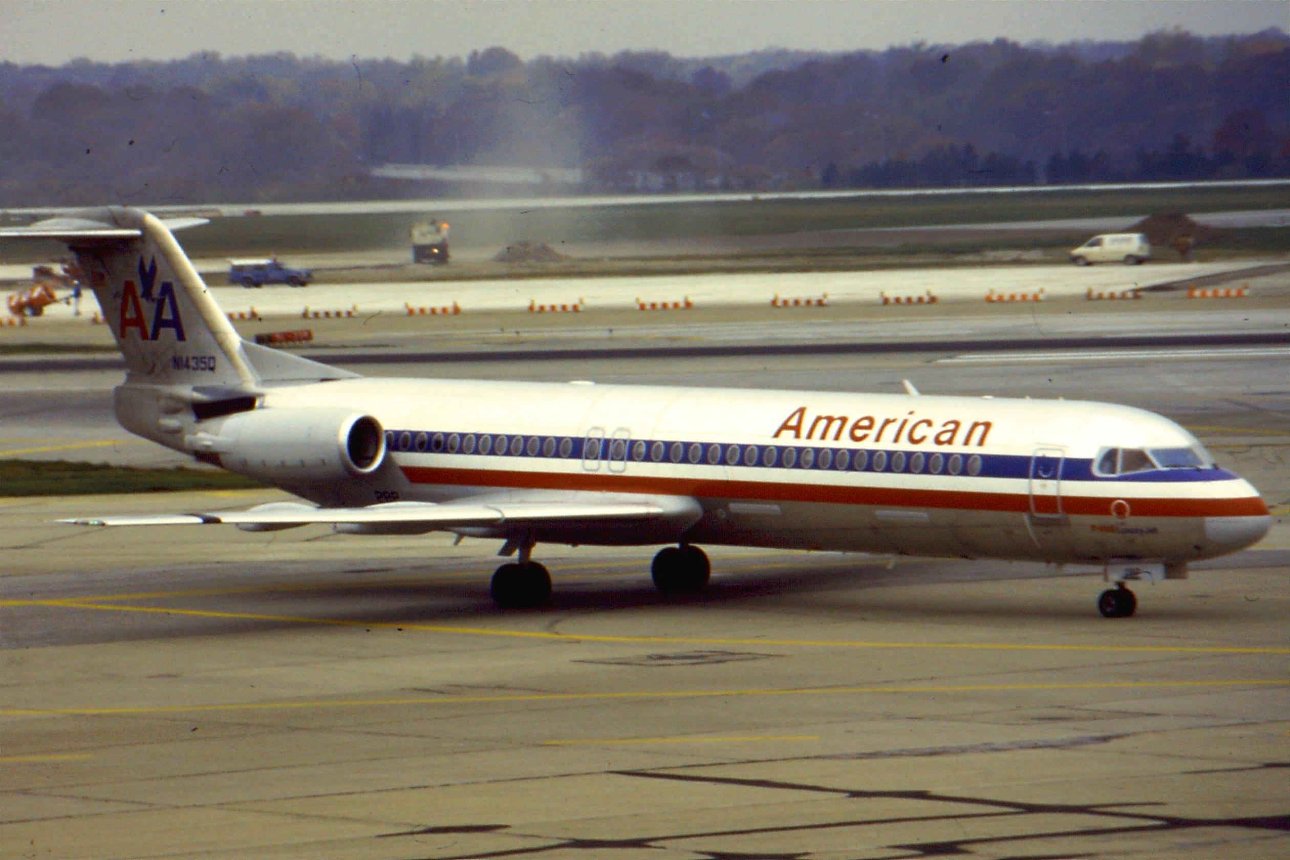 American Fokker 100 N1435Q en BWI