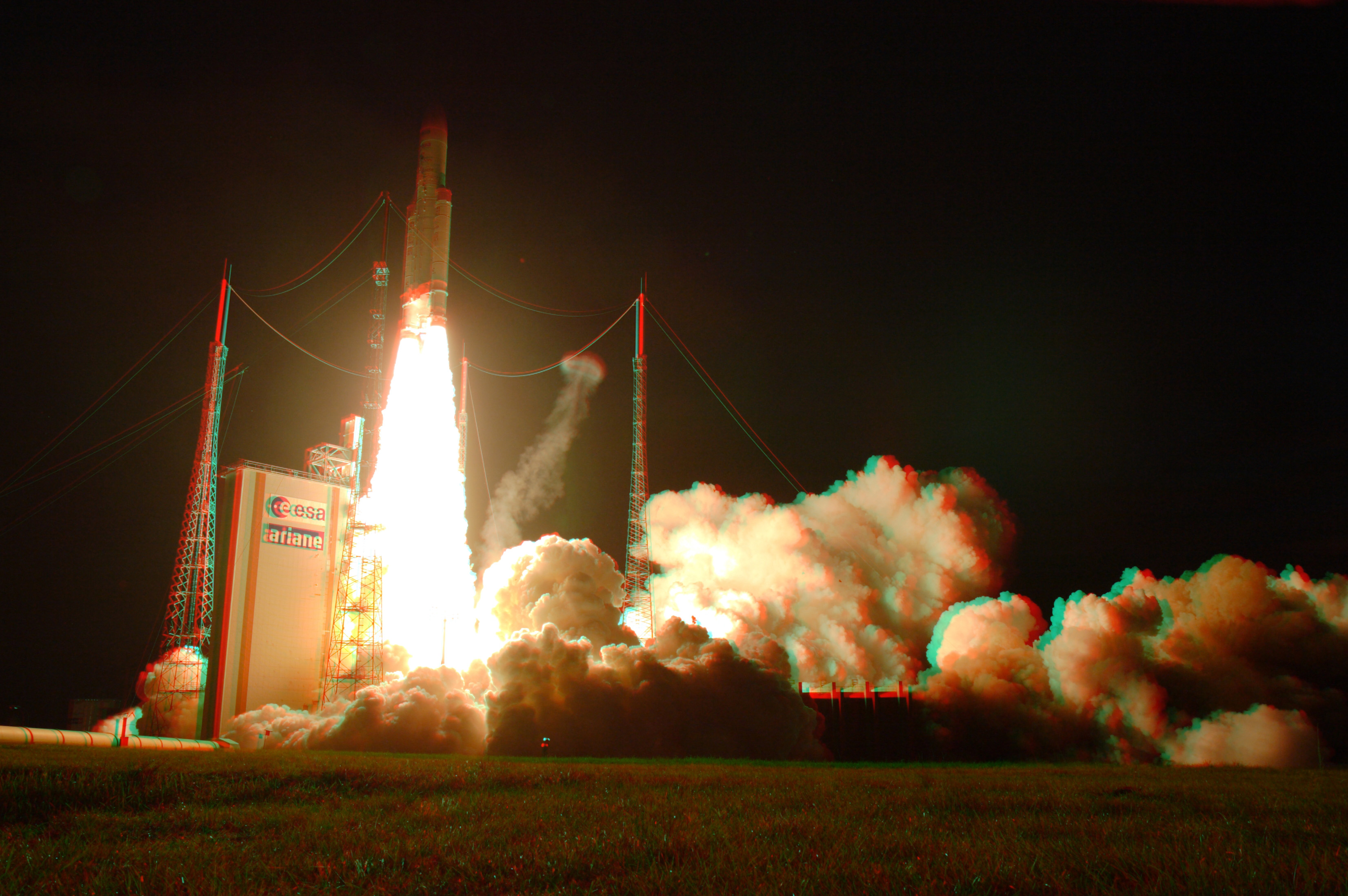 Anaglifo del lanzamiento del Ariane 5 ES VA-213 con el ATV-4