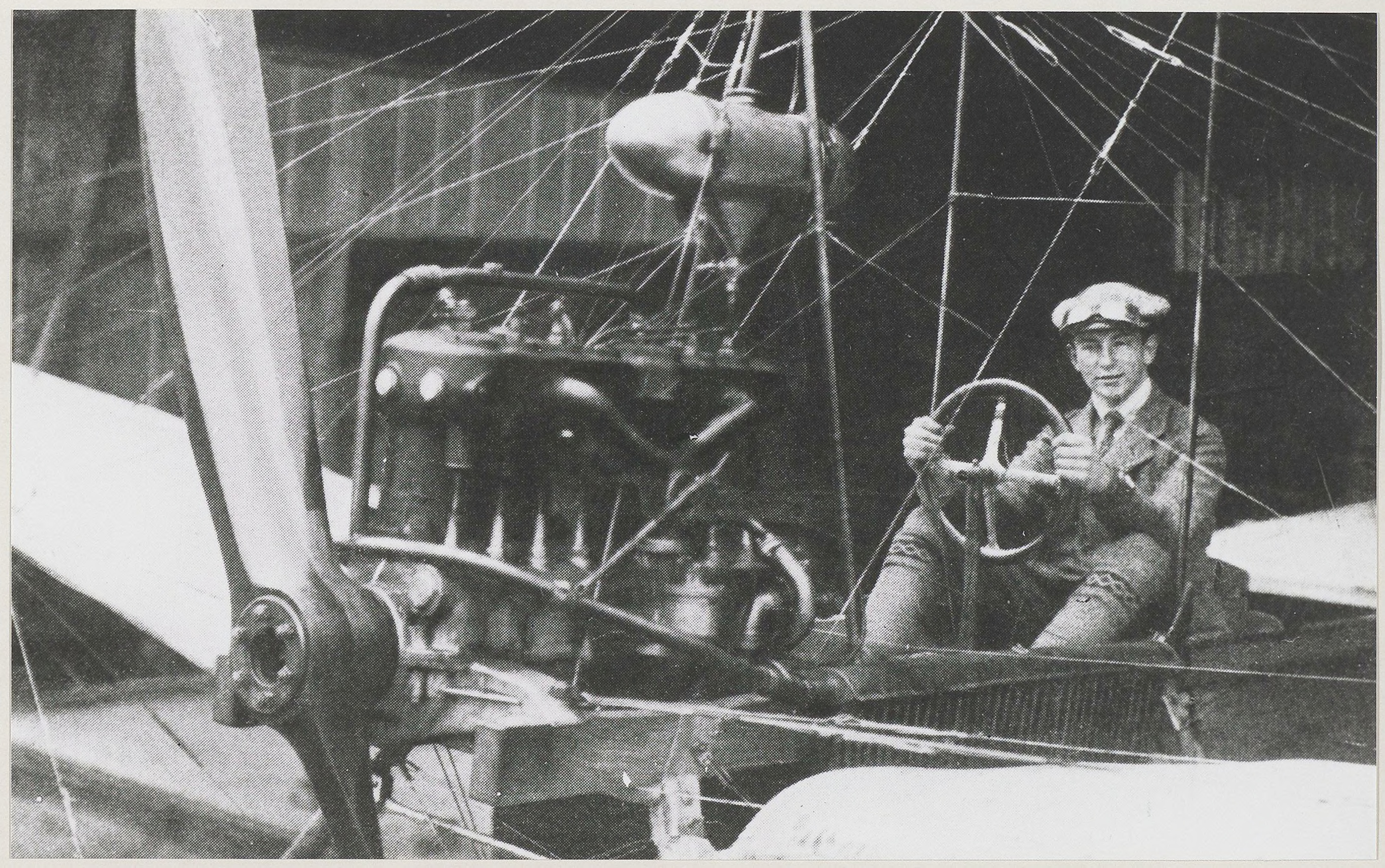 Anthony Fokker in zijn Spin aan de Kleverlaan, Inventarisnummer NL-HlmNHA 24250