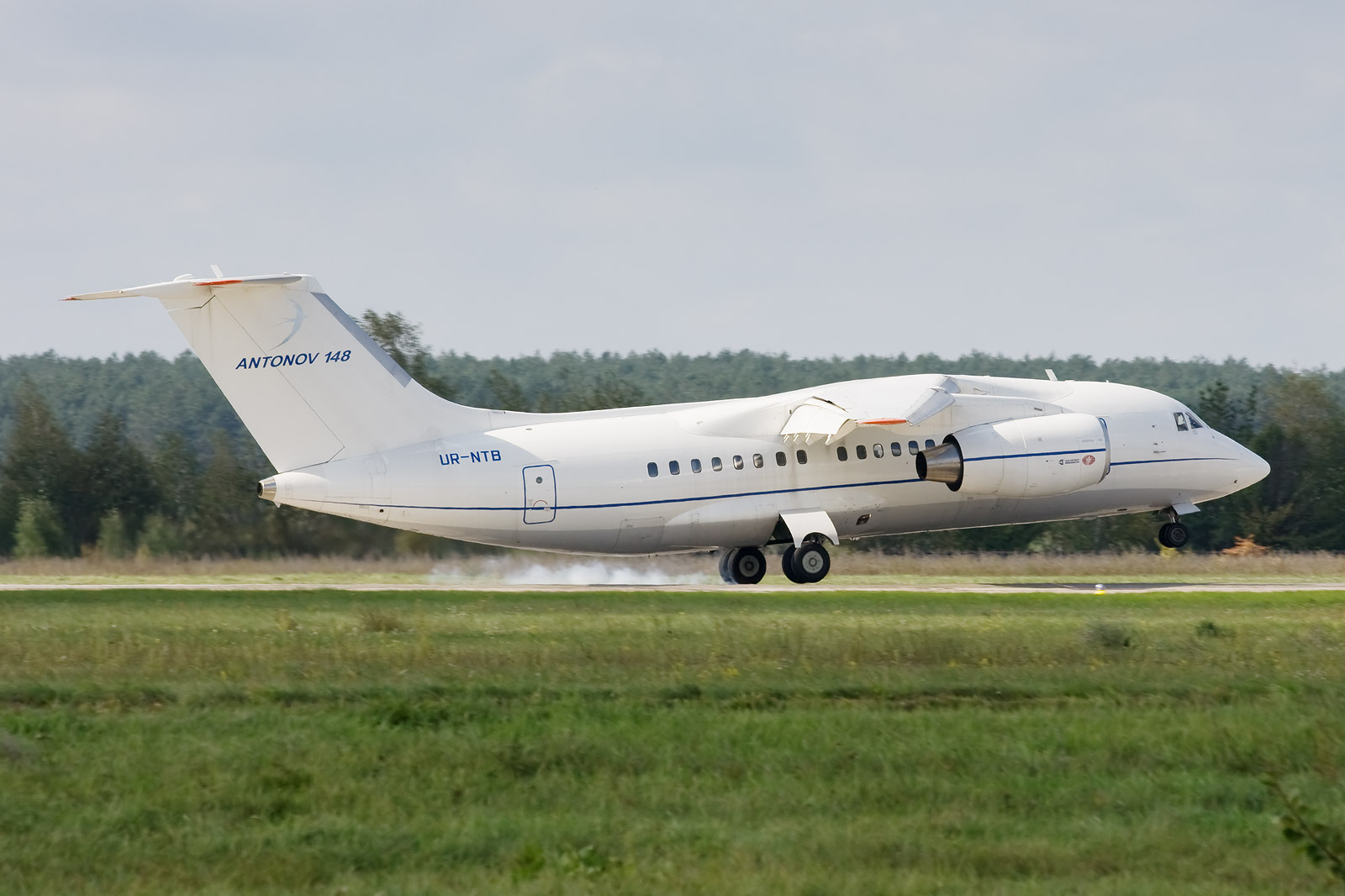 Antonov An-148