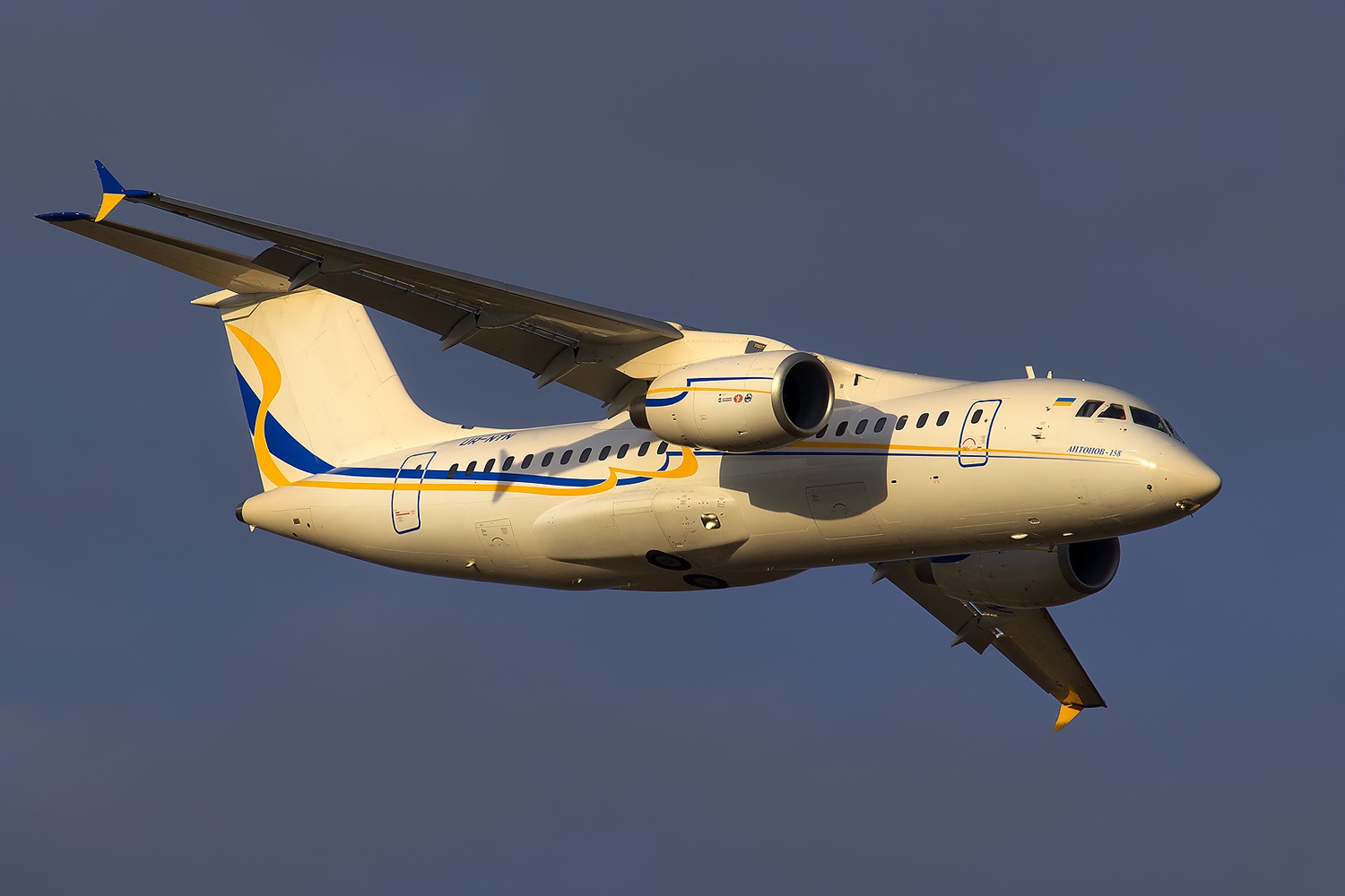 Prototipo del Antonov An-158 UR-NTN (c/n 01-02), Gostomel, 30 de septiembre de 2010