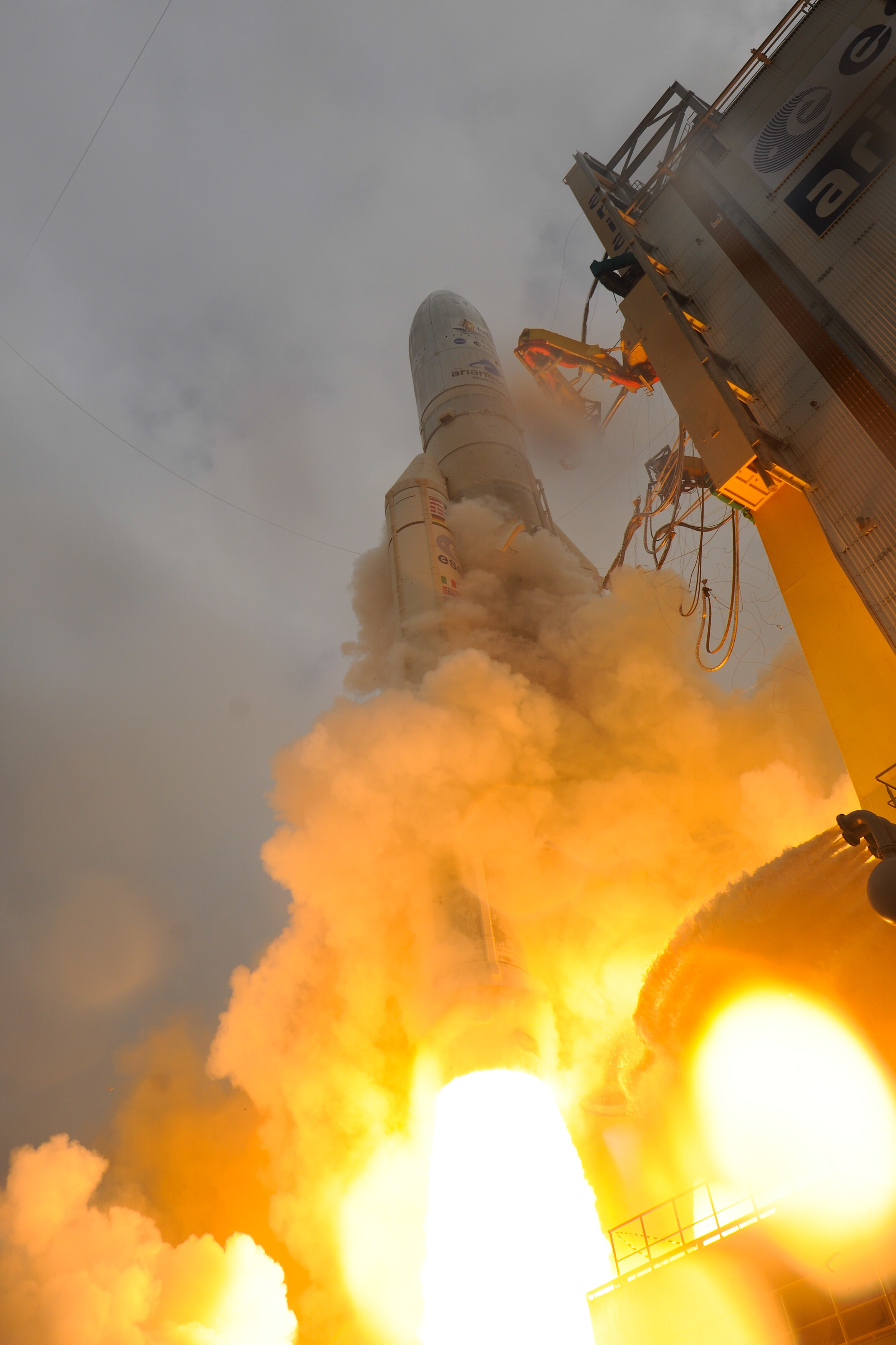 Ariane 5ECA VA256 al decollo con il telescopio spaziale James Webb, 25 dic 2021
