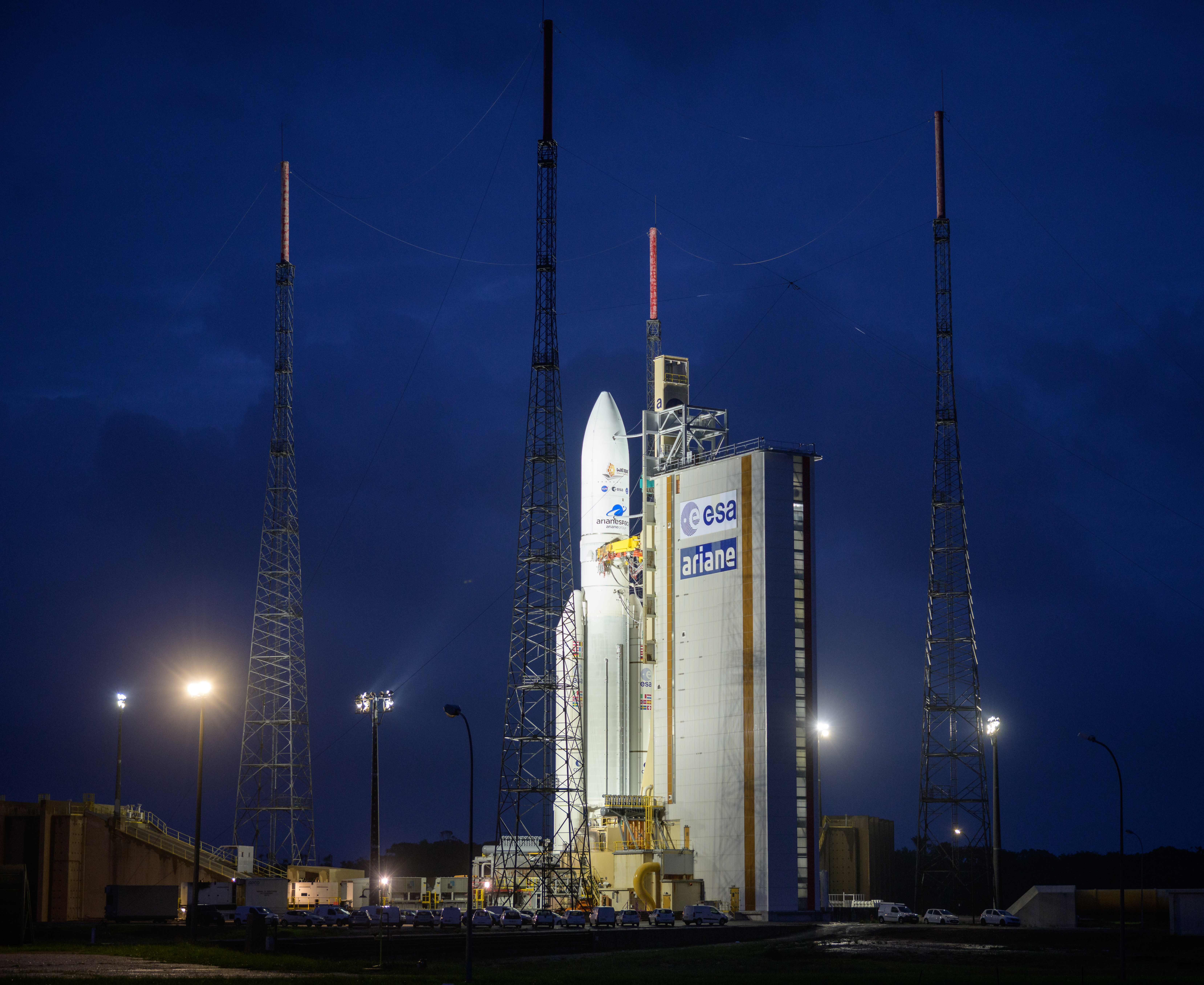 Ariane 5ECA VA256 con il JWST sulla rampa di lancio ELA-3, 23 dic 2021