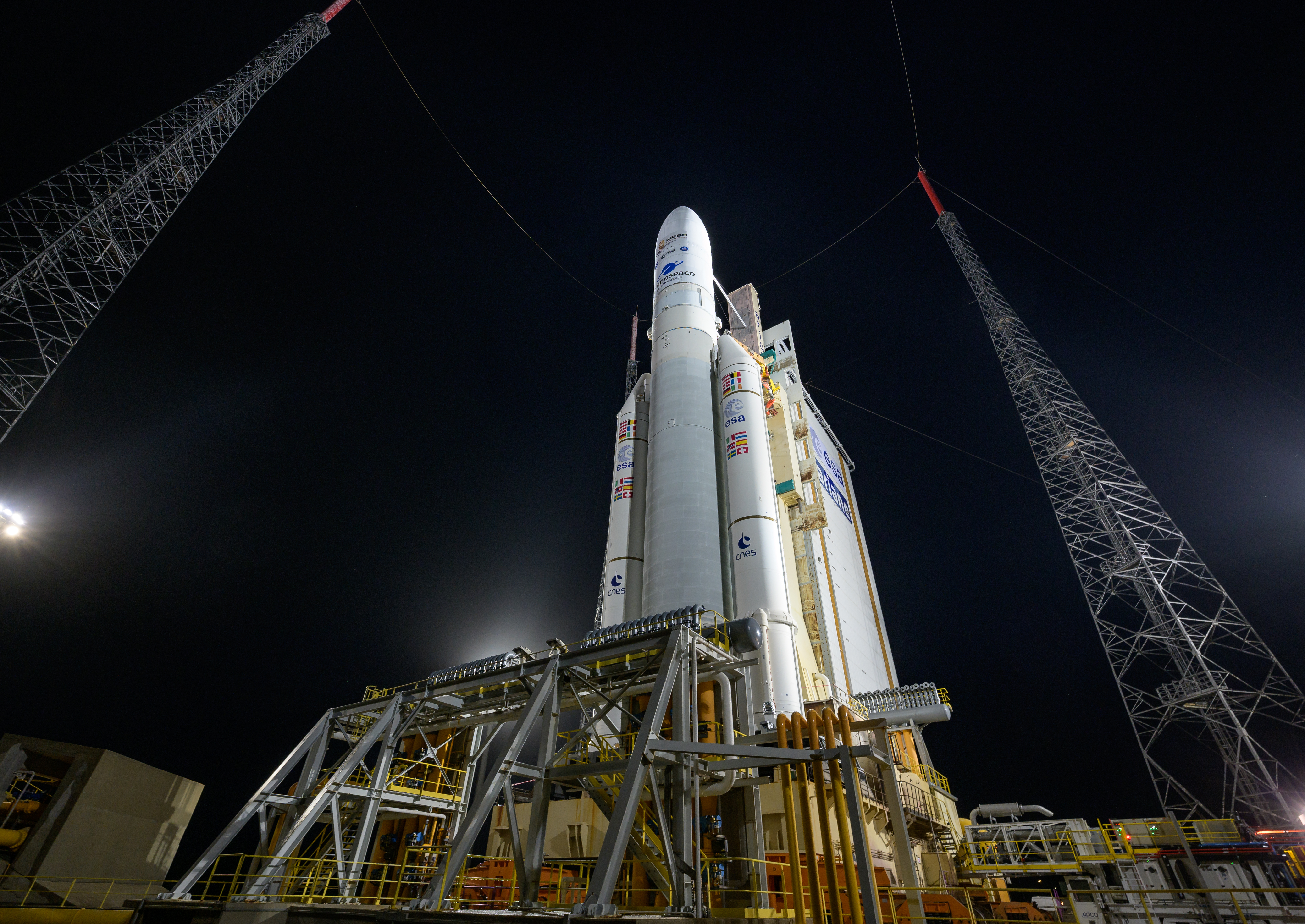Ariane 5 in der Startzone ELA-3 vor dem Abheben