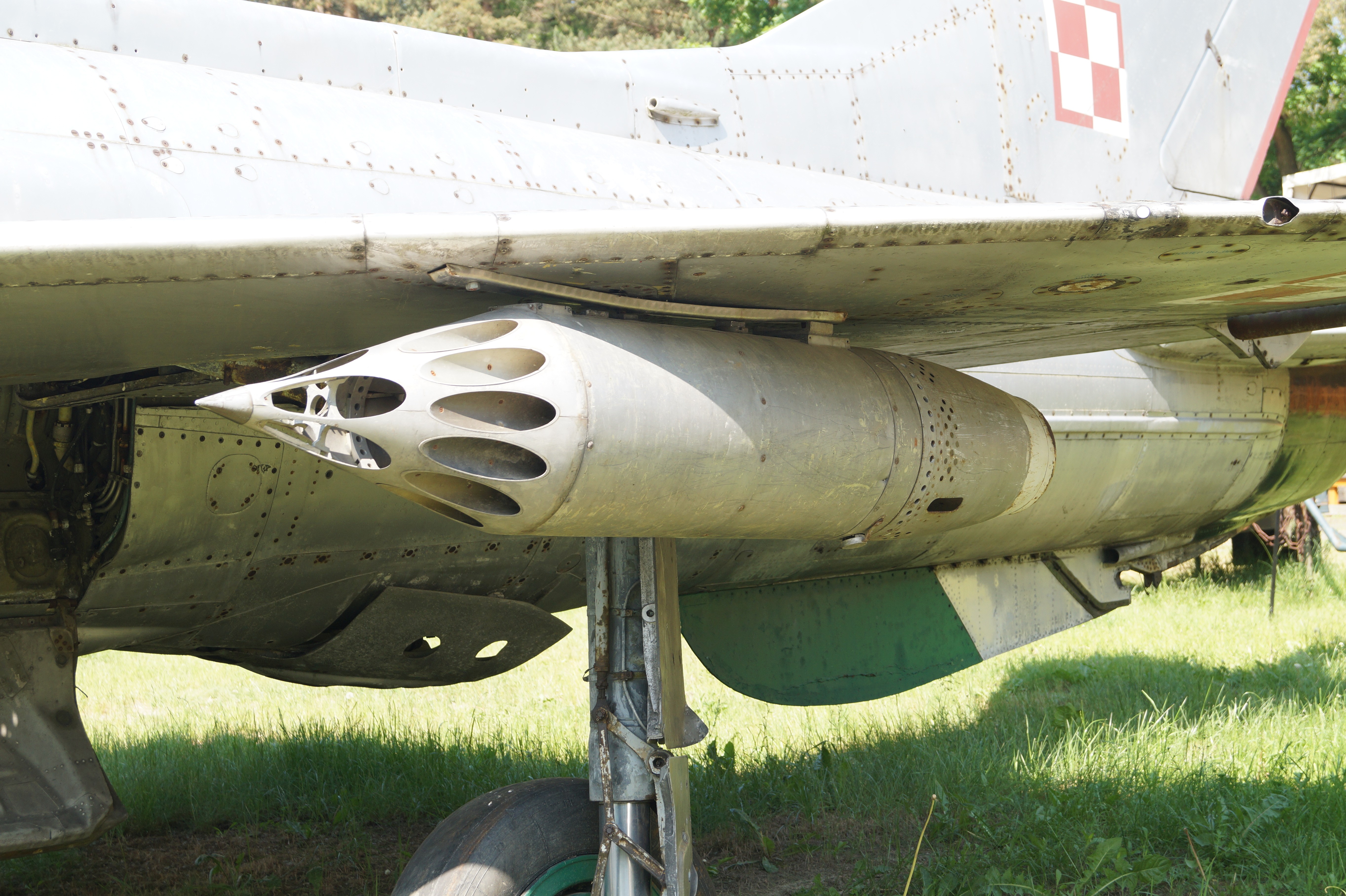 Armamento subalar de un Mi G-21