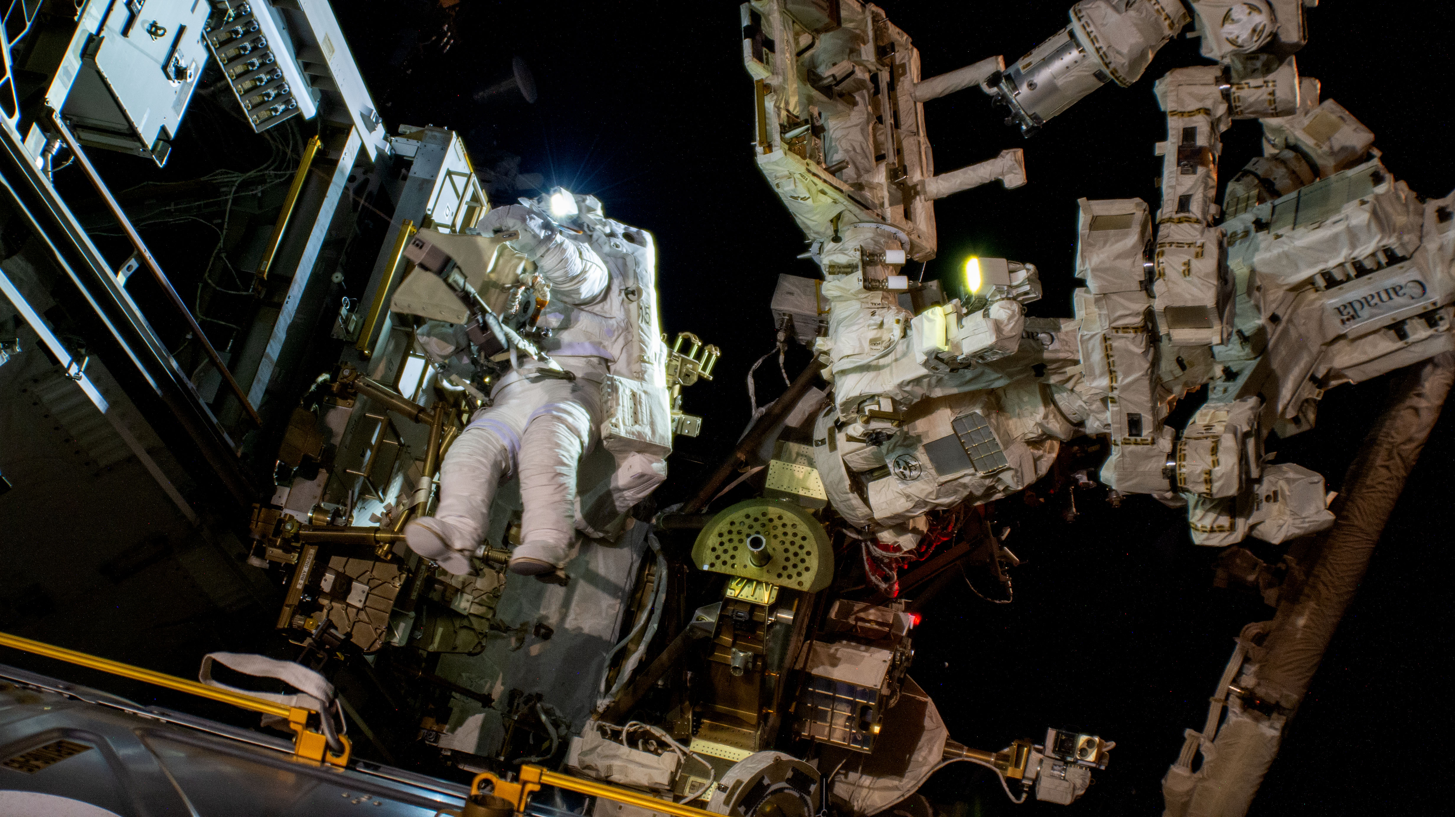 La astronauta Suni Williams durante un paseo espacial fuera de la Estación Espacial Internacional (iss072e487421)