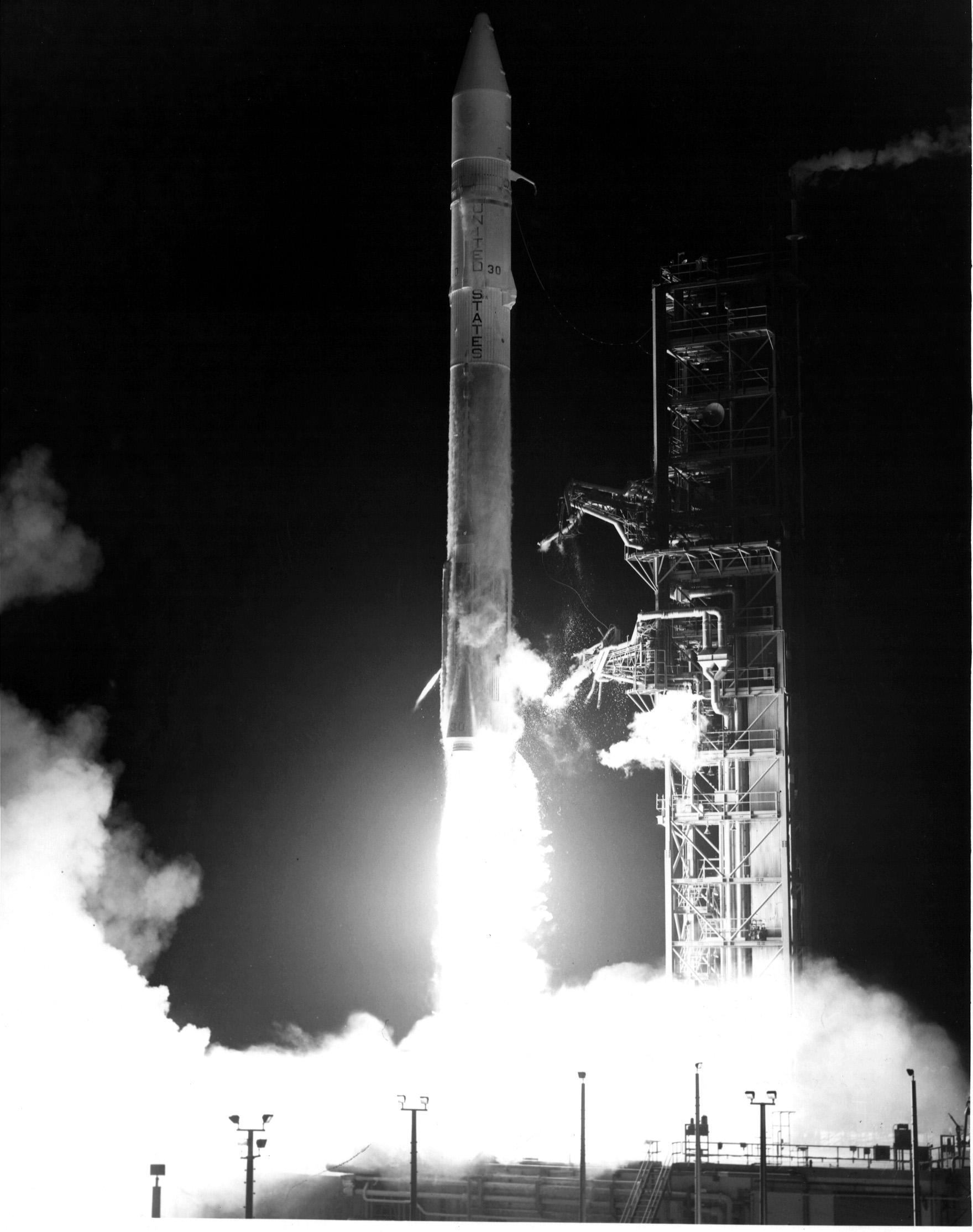 Atlas Centaur AC-30 lanzando el Pioneer 11 (1973)