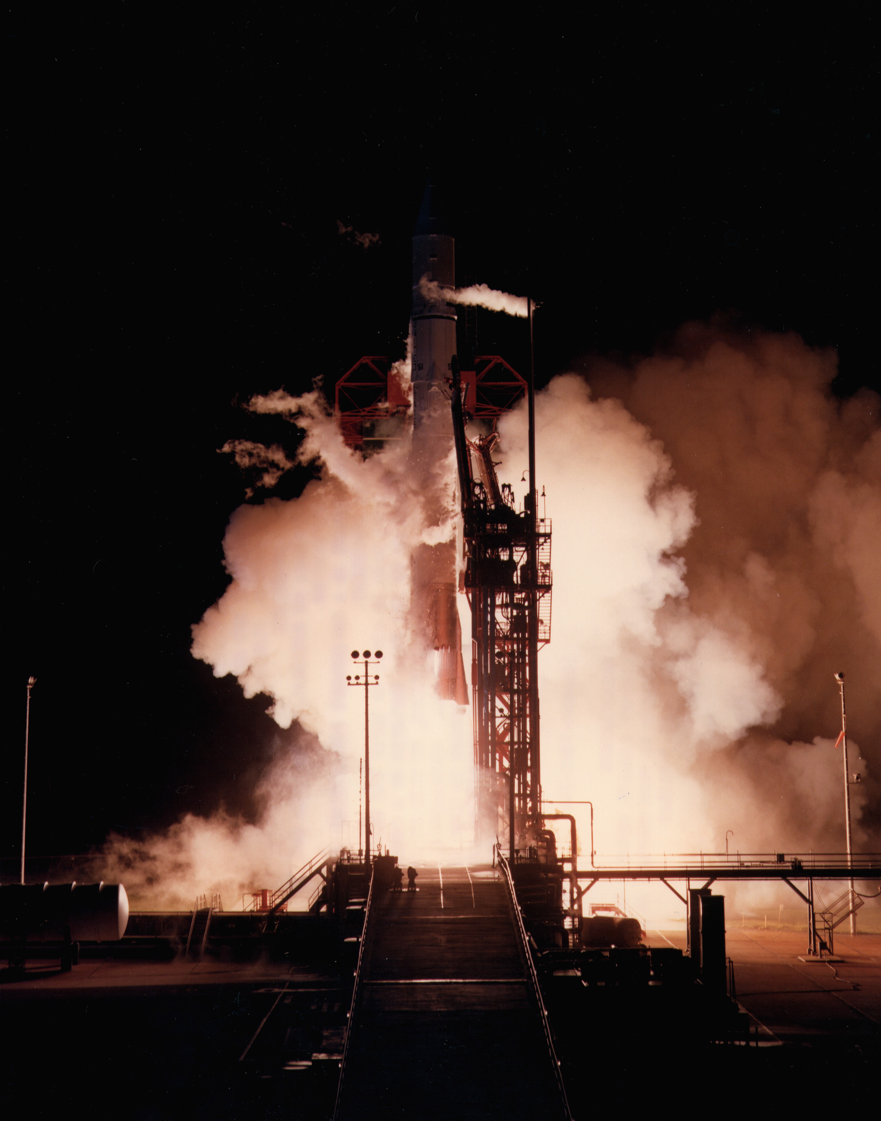 Atlas Centaur AC-51 lanzando la sonda Pioneer Venus Multiprobe (1978)