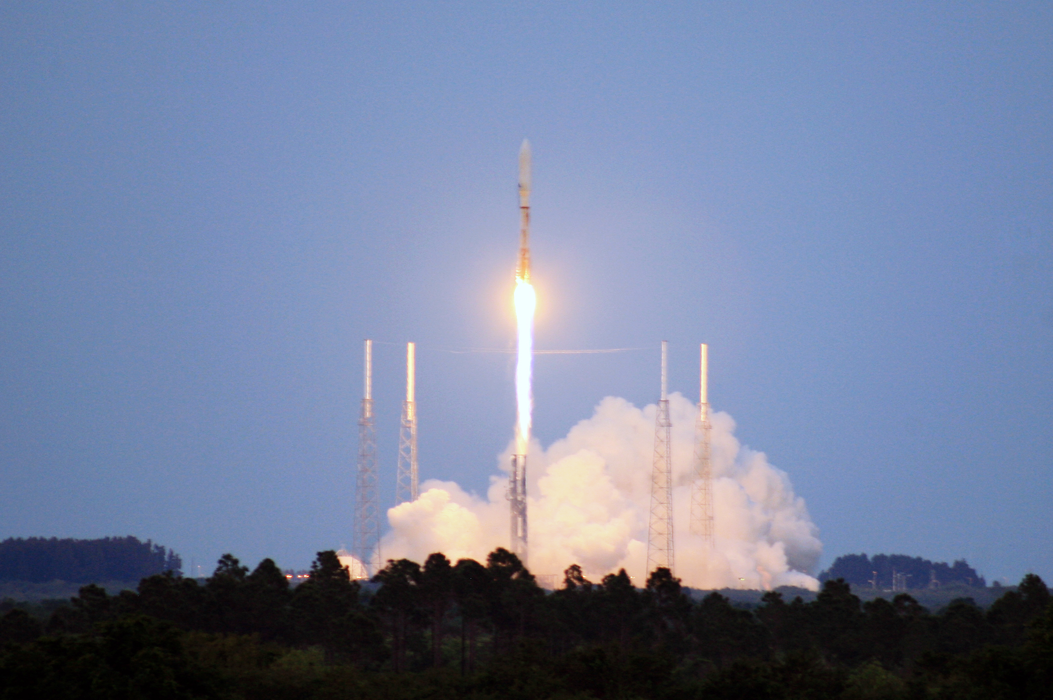 Atlas V 501 durante il lancio dell'X-37B OTV-1, 2010