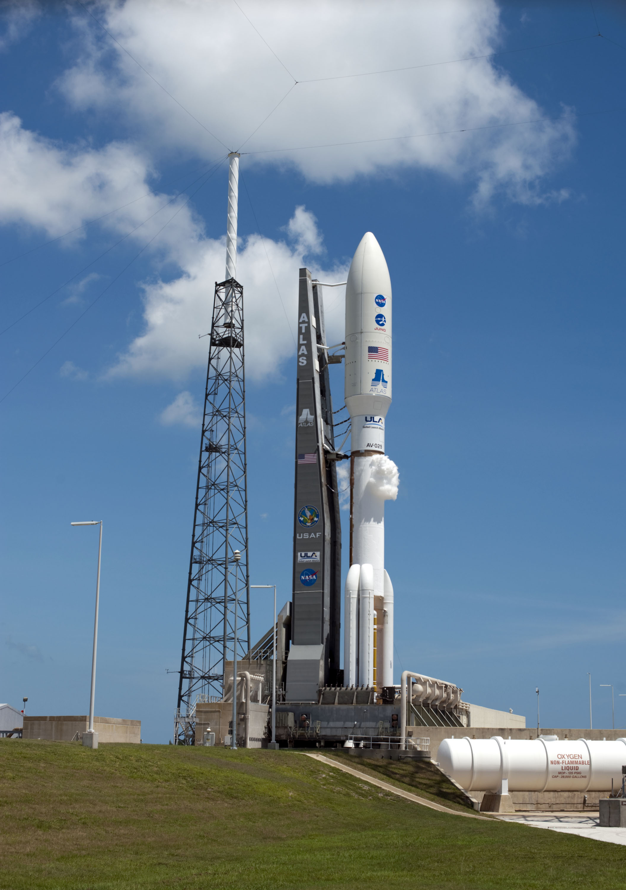 Atlas V 551 with Juno on Launch Pad 41