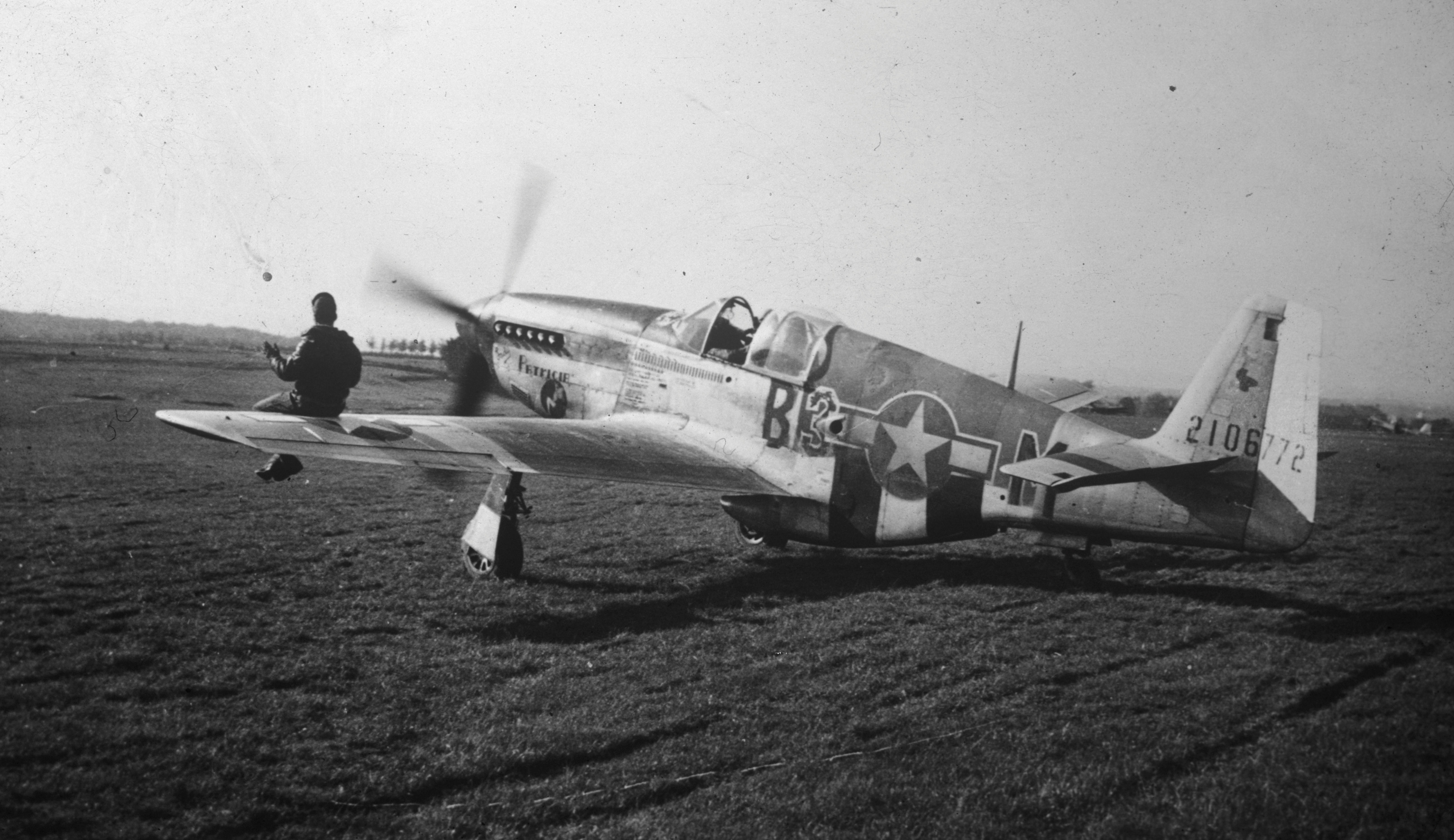 Aeródromo de Azeville - 363d FG P-51 B3 M, número de serie 42
