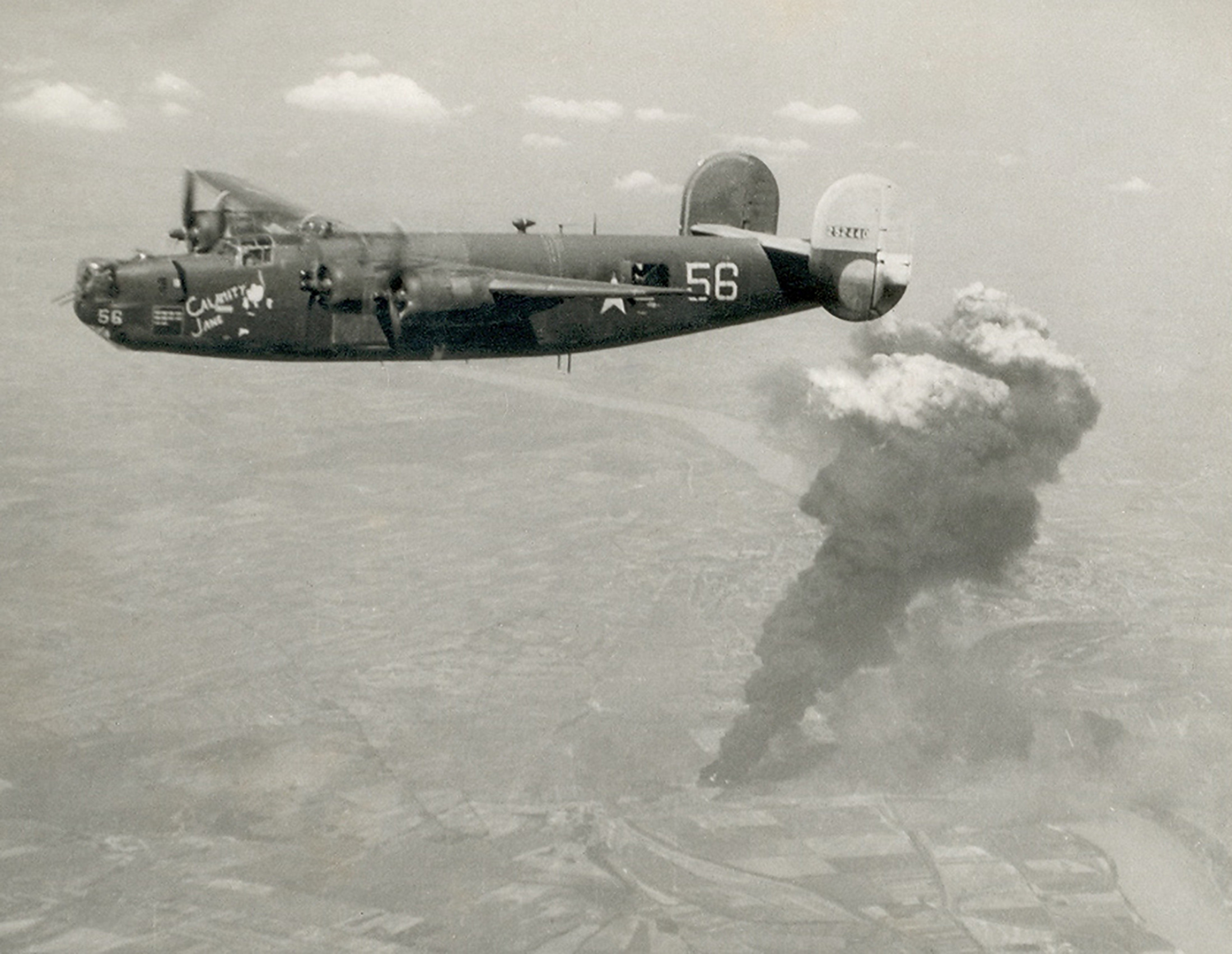 B-24H "Calamity Jane" sobre la refinería de Szony, Budapest, junio de 1944