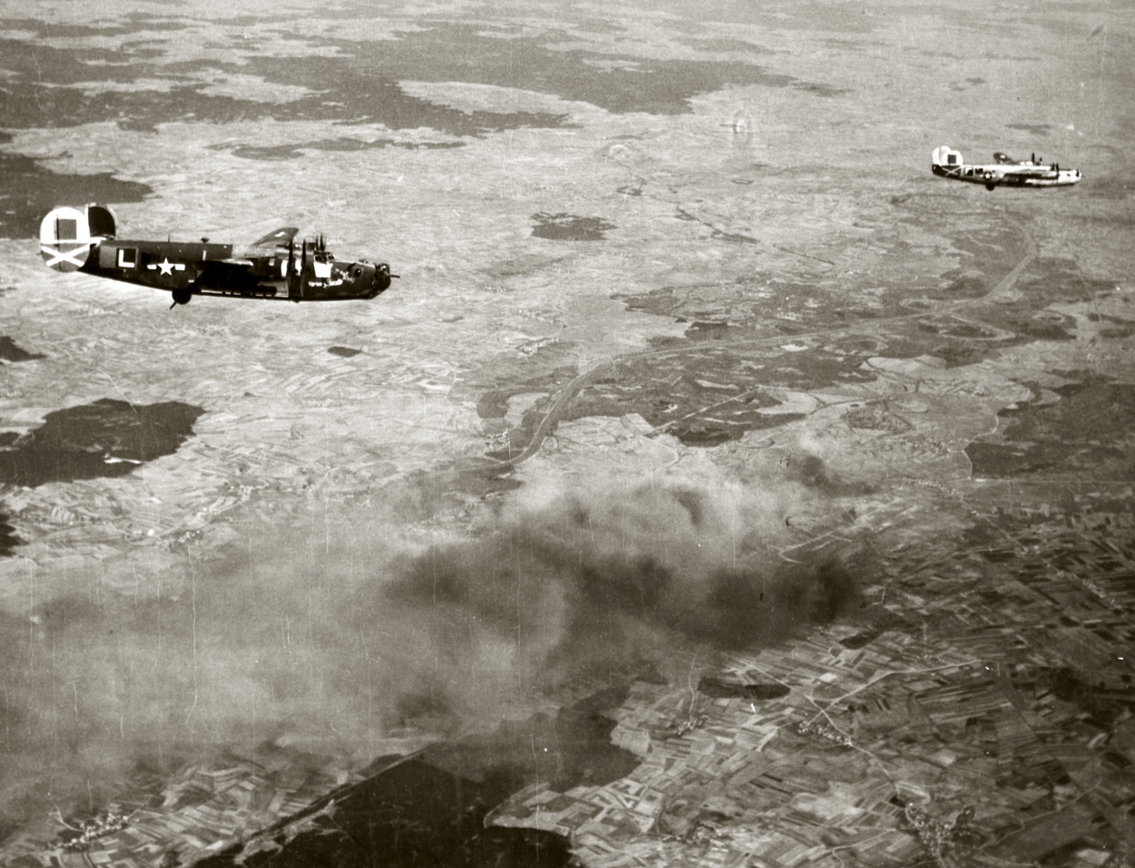 B-24H "High Hopes" sobre Neuburg, Austria, marzo de 1945