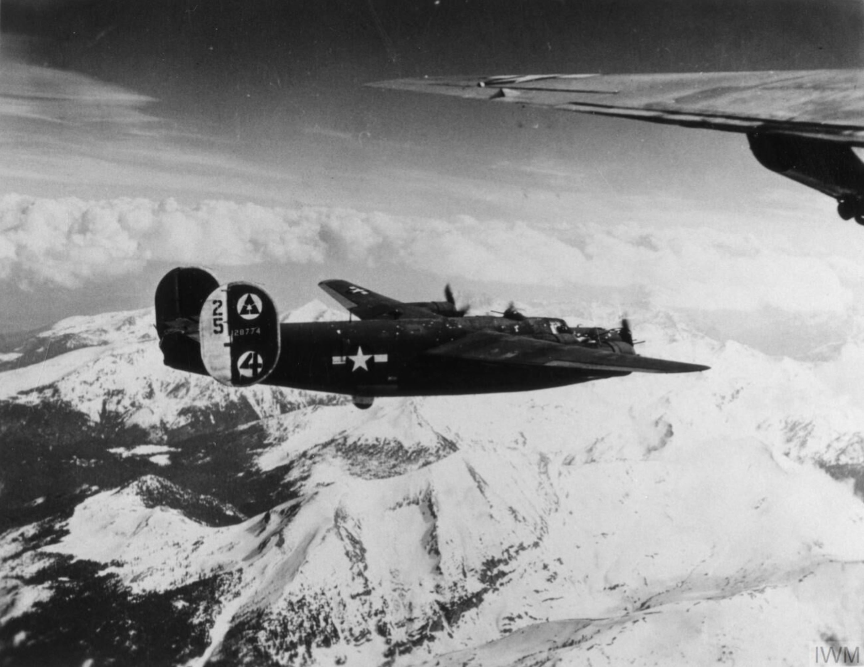 B-24H Liberator del 450º BG (15ª Fuerza Aérea) en vuelo
