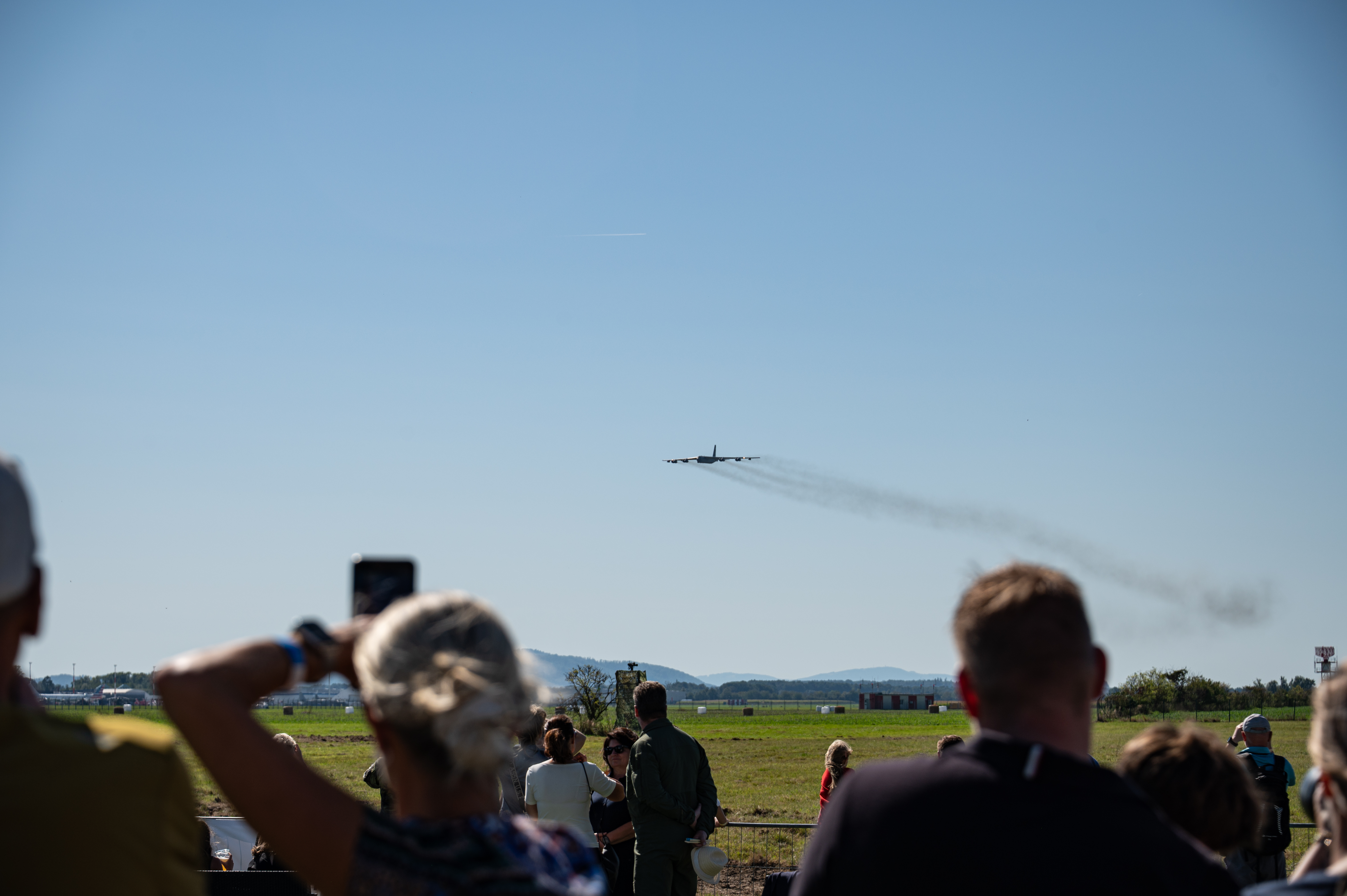 B-52 Stratofortress en un pase sobre el aeródromo de Ostrava Mošnov durante los NATO Days, 20 de septiembre de 2025