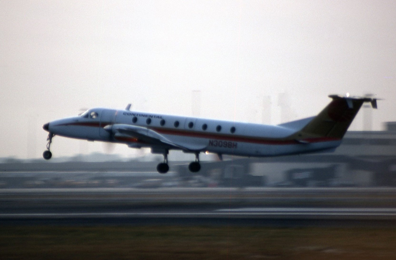 Beechcraft 1900C (c/n UB-15) — 1-10-88 N309BH Newark