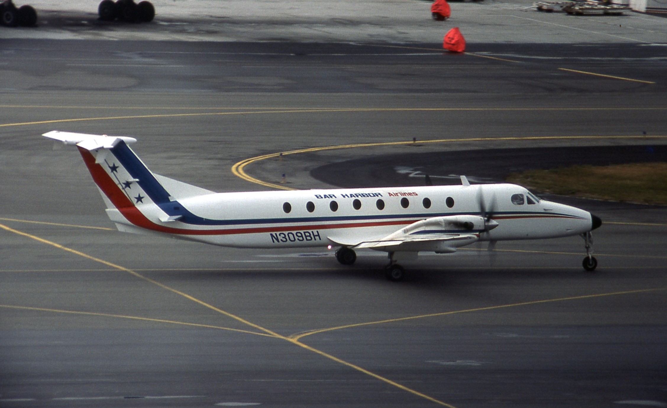 Beechcraft 1900C (c/n UB-15) — 224 28-9-84 N309BH Boston