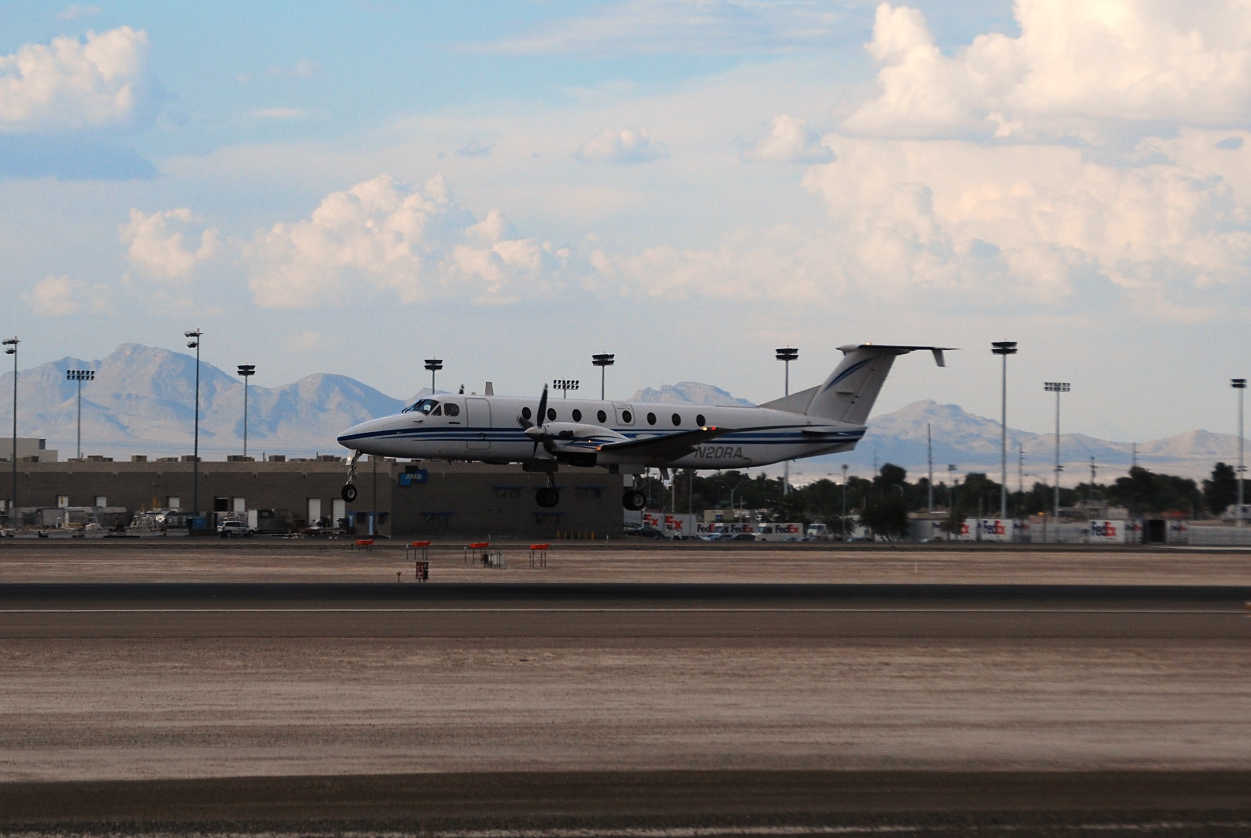Beechcraft 1900C (c/n UB-42) — Beech 1900C N20RA LAS