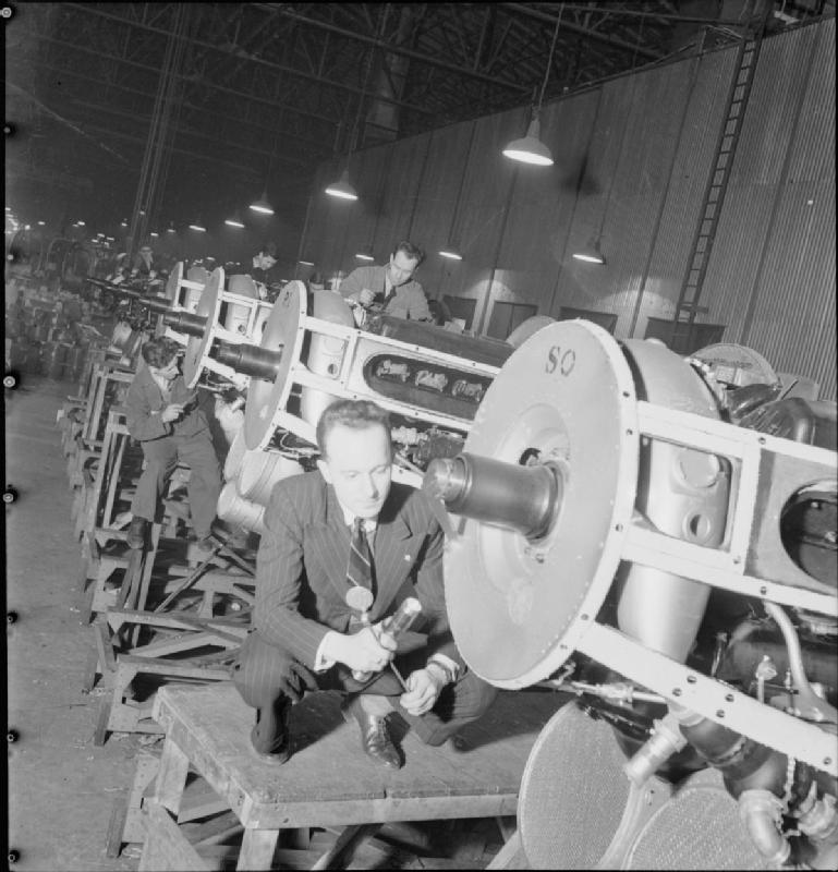 Nacimiento de un bombardero: la producción aeronáutica en Gran Bretaña, 1942. D7106