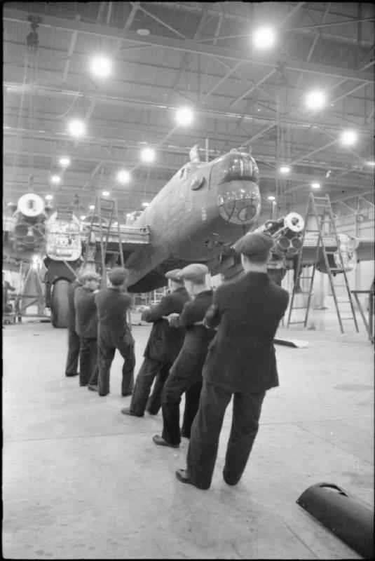 Birth of a Bomber- Aircraft Production in Britain, 1942 D7120
