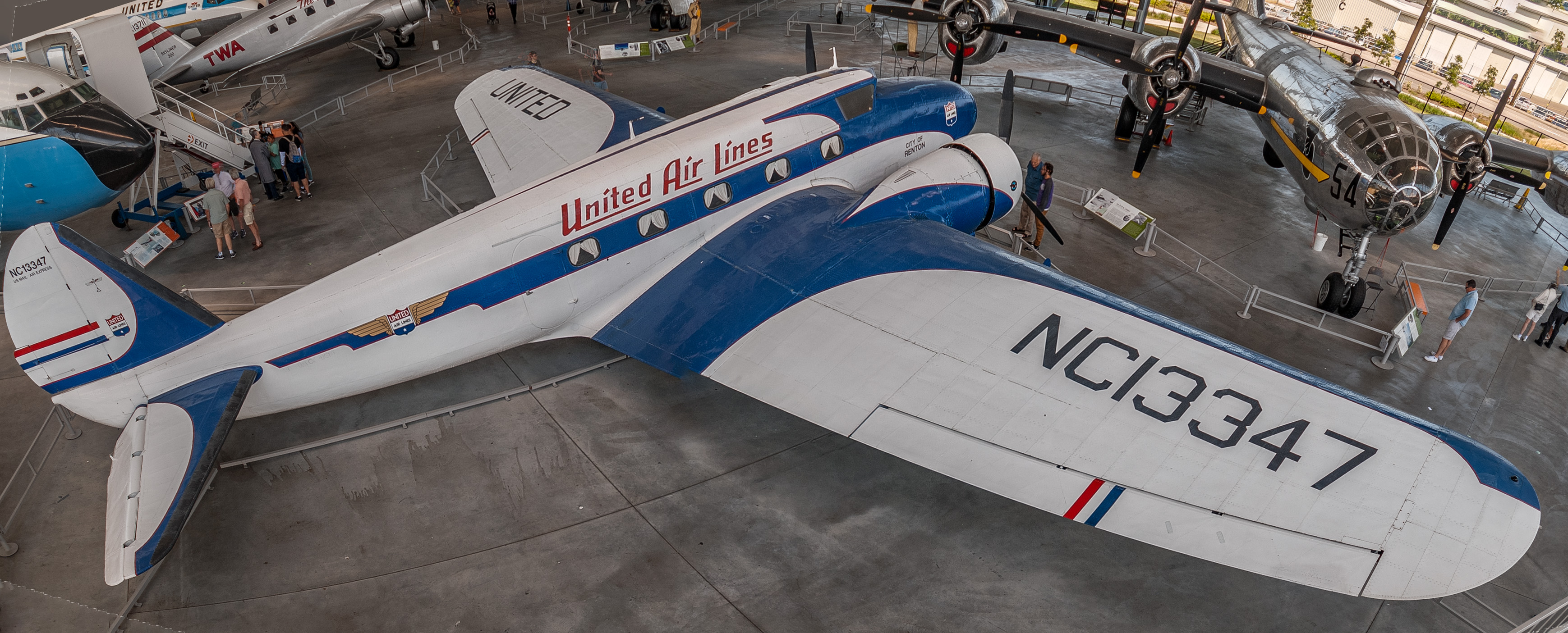 Boeing 247 « City of Renton » (n° de série 1729, N13347) vu de dessus